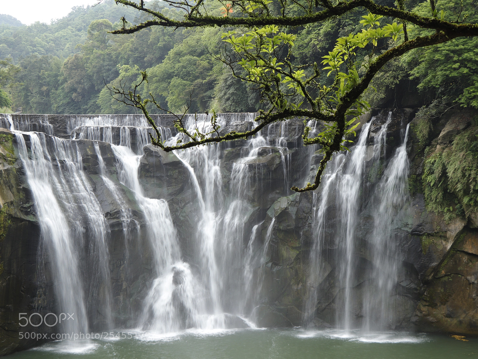 Canon EOS 77D (EOS 9000D / EOS 770D) sample photo. Shihfen waterfall photography