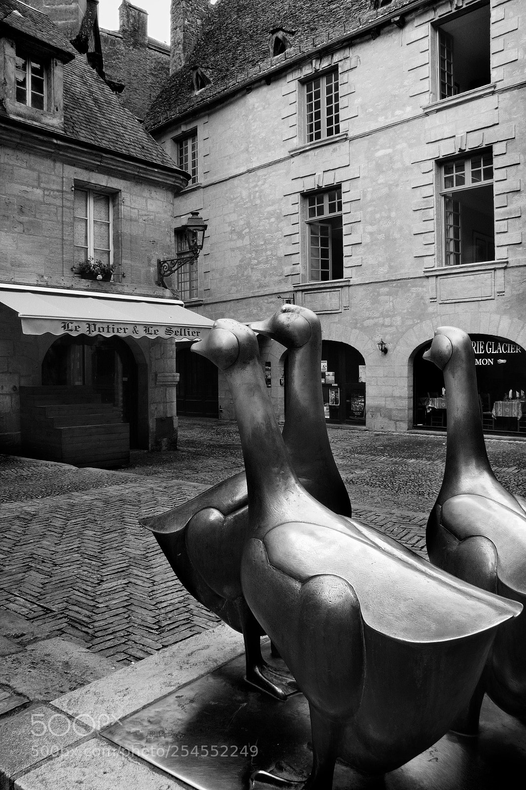 Canon EOS 70D sample photo. Square in sarlat photography