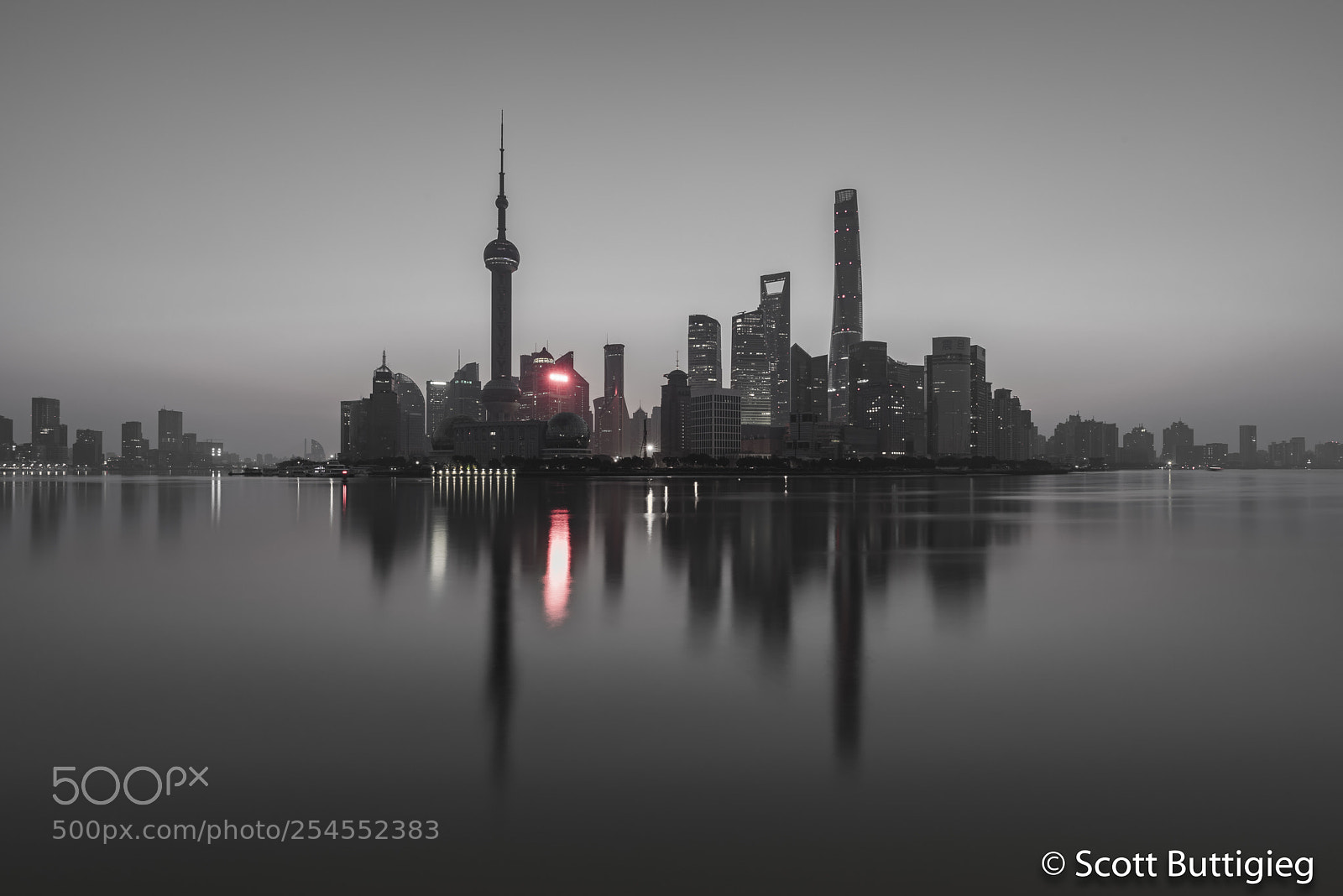 Canon EOS 5D Mark IV sample photo. Red light photography