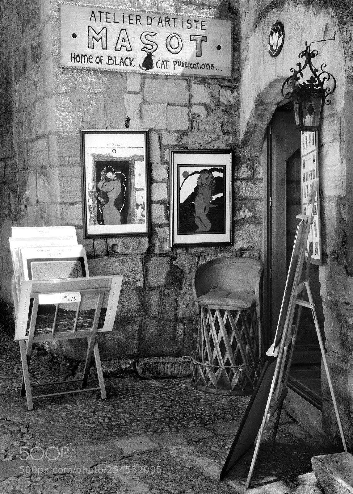 Canon EOS 70D sample photo. Art gallery in sarlat photography