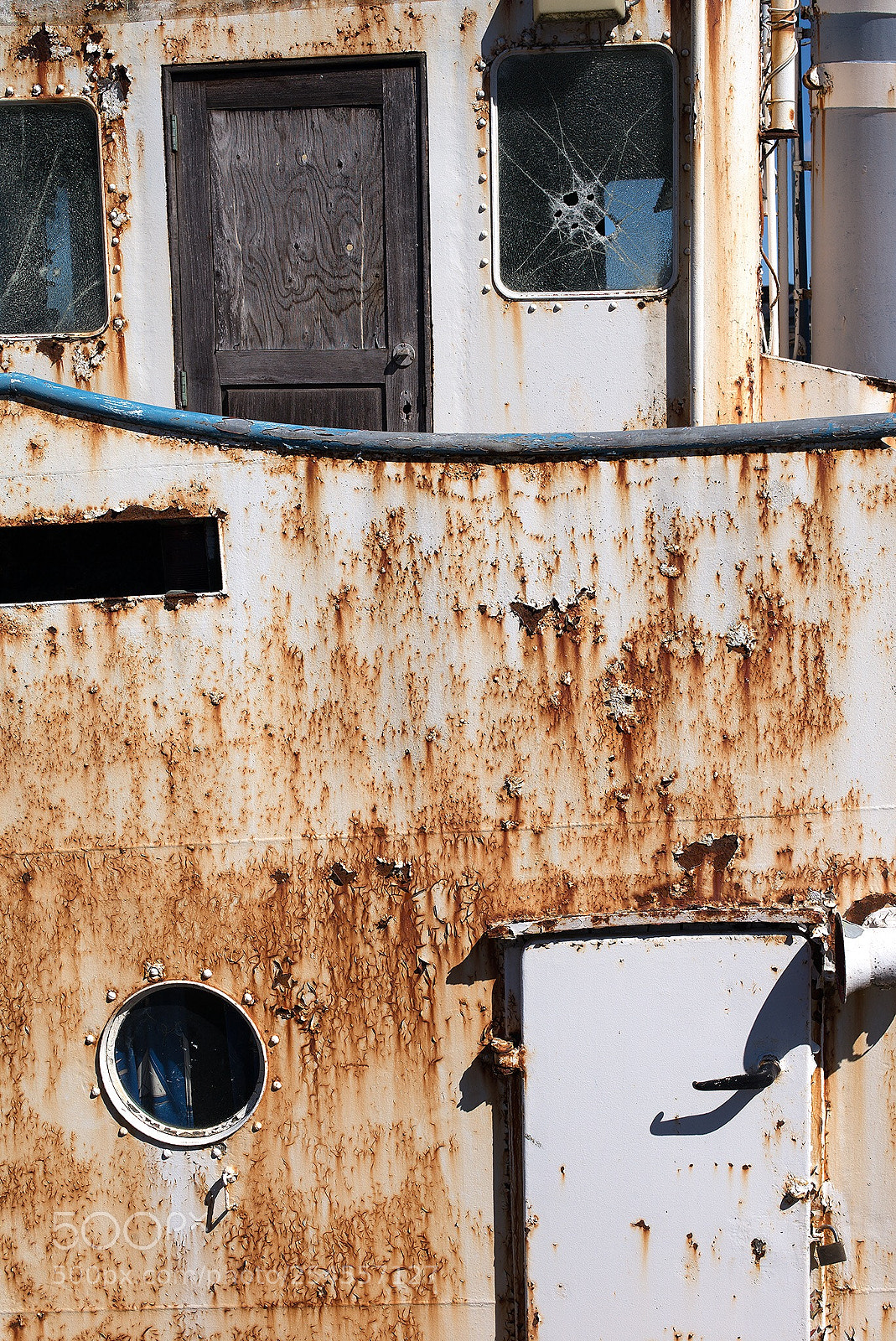Leica M (Typ 240) sample photo. Rusty boat photography