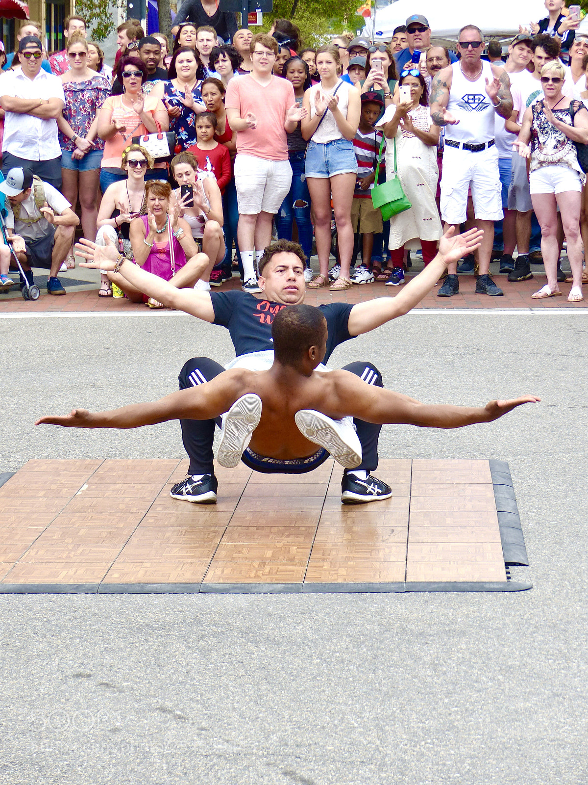 Panasonic Lumix DMC-FZ200 sample photo. Street acrobatics photography