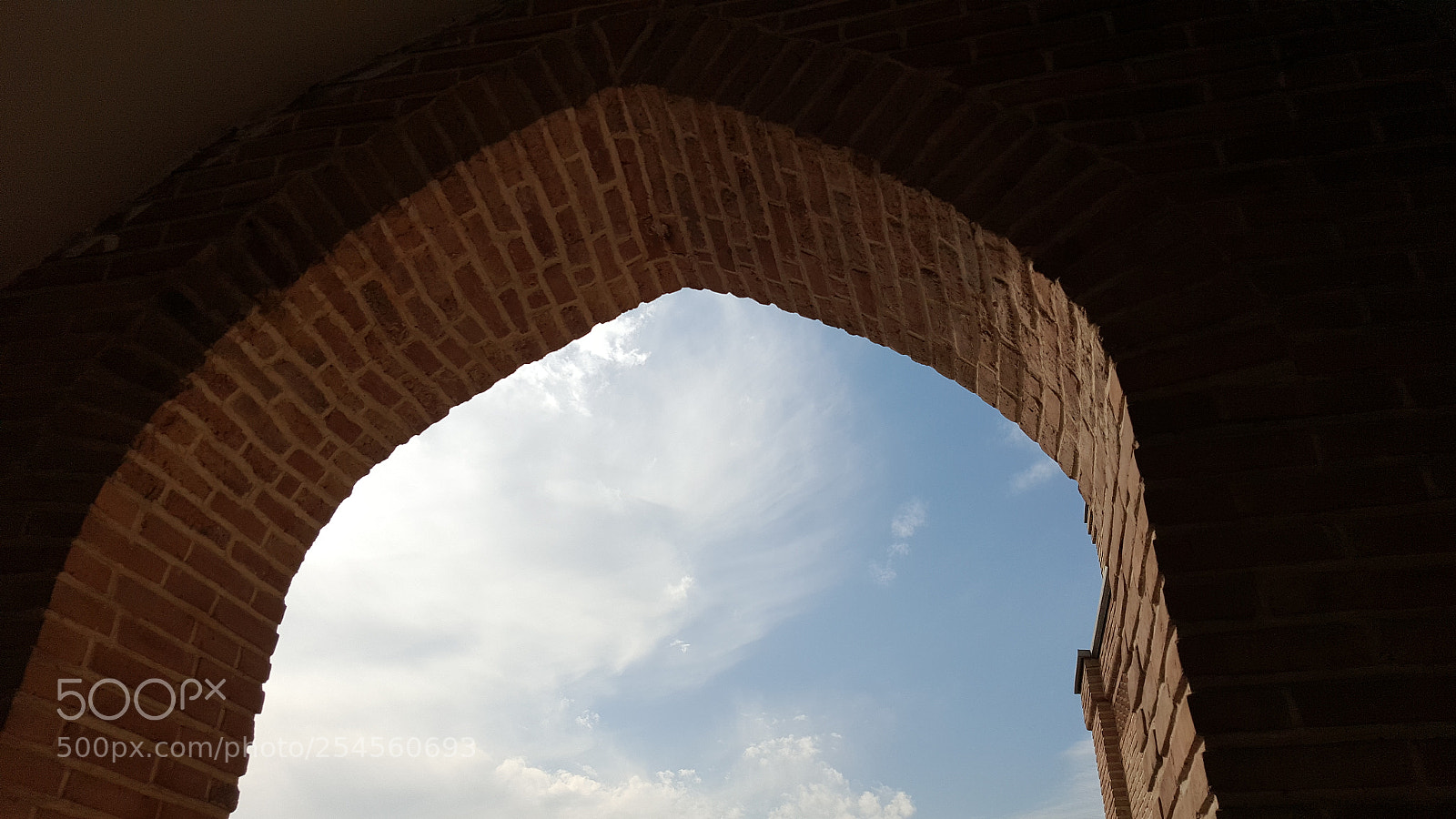 Samsung Galaxy Note5 sample photo. Brick-made arc photography