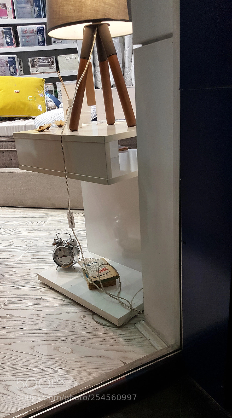 Samsung Galaxy Note5 sample photo. Behind the showcase photography