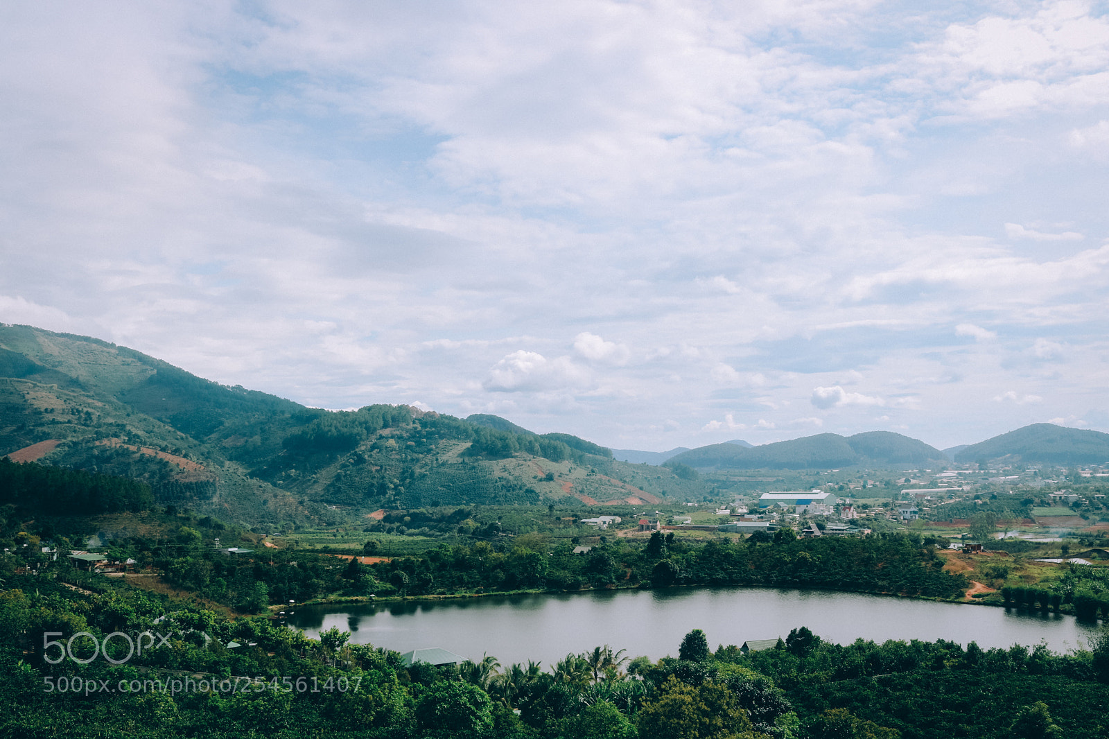 Canon EOS 750D (EOS Rebel T6i / EOS Kiss X8i) sample photo. Lake between moutains photography