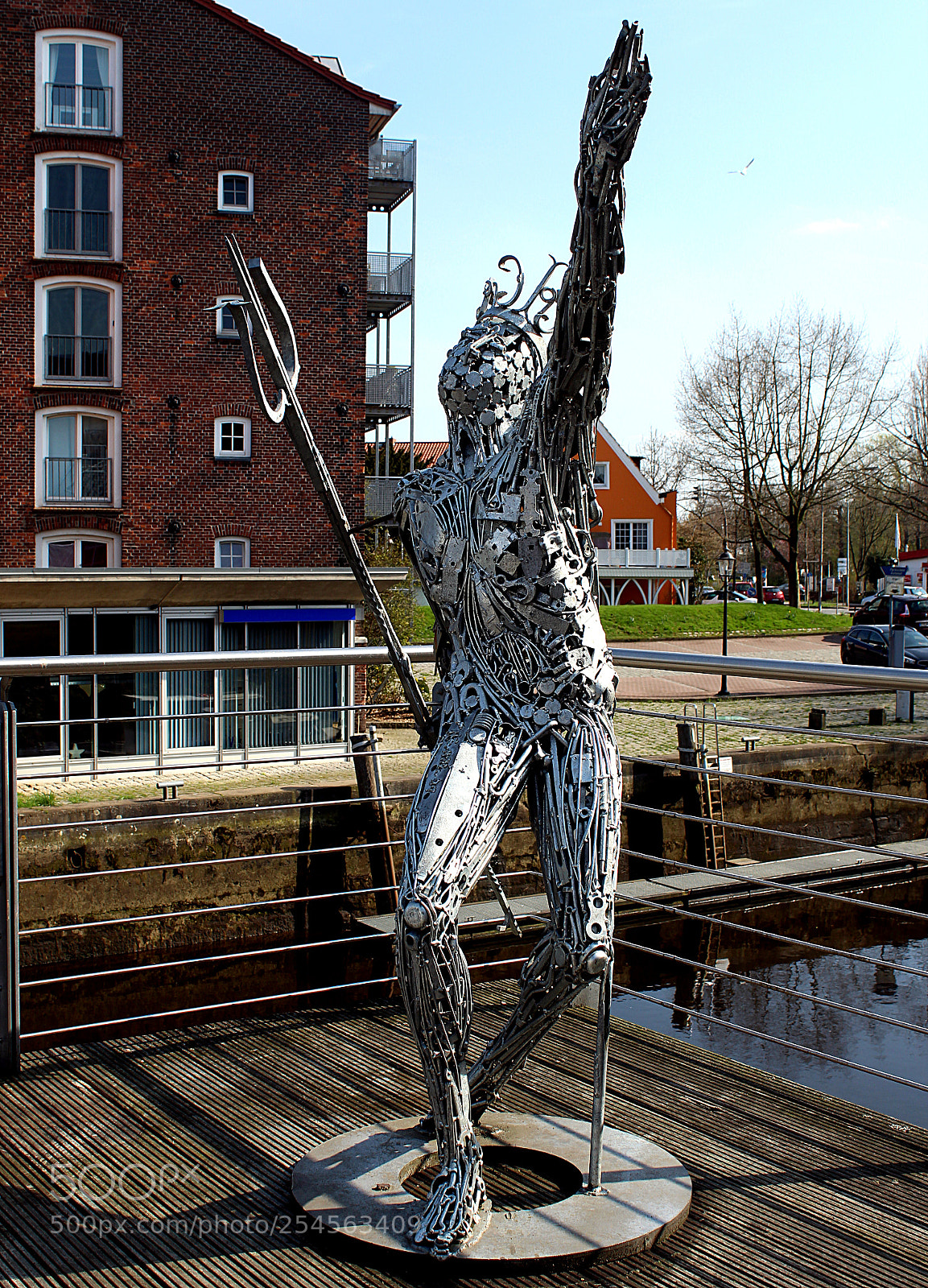 Canon EOS 1300D (EOS Rebel T6 / EOS Kiss X80) sample photo. Life-size sculpture of a photography