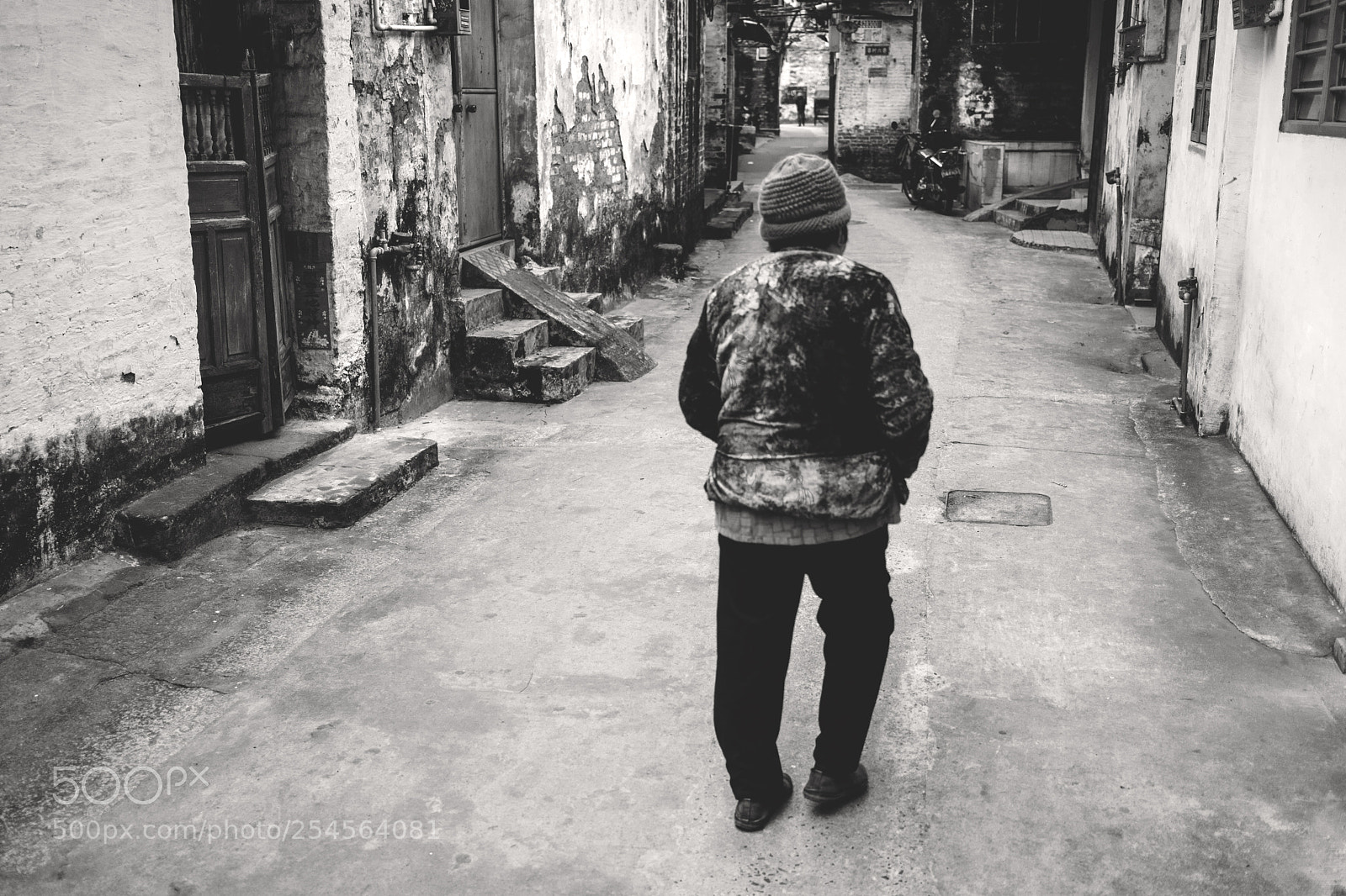 Sony a7 sample photo. Walking in street photography