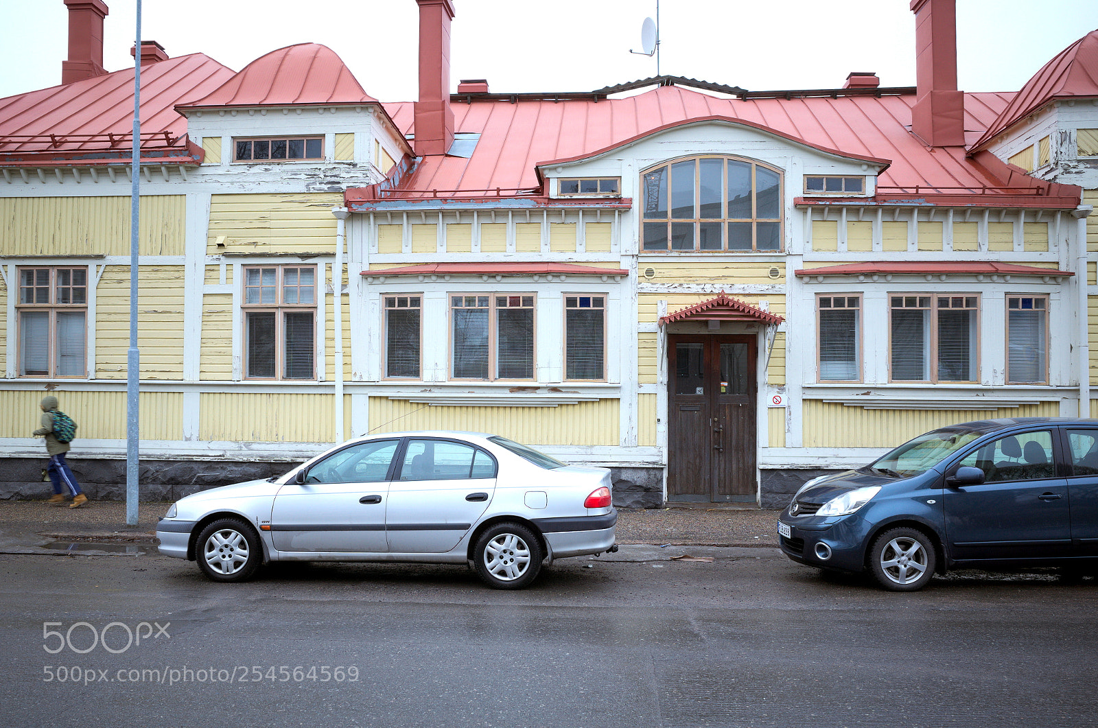 Ricoh GR II sample photo. People passing interesting houses photography