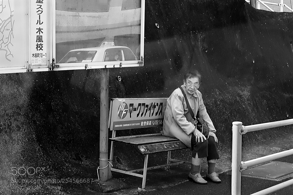Canon PowerShot G7 X Mark II sample photo. Waiting the bus photography