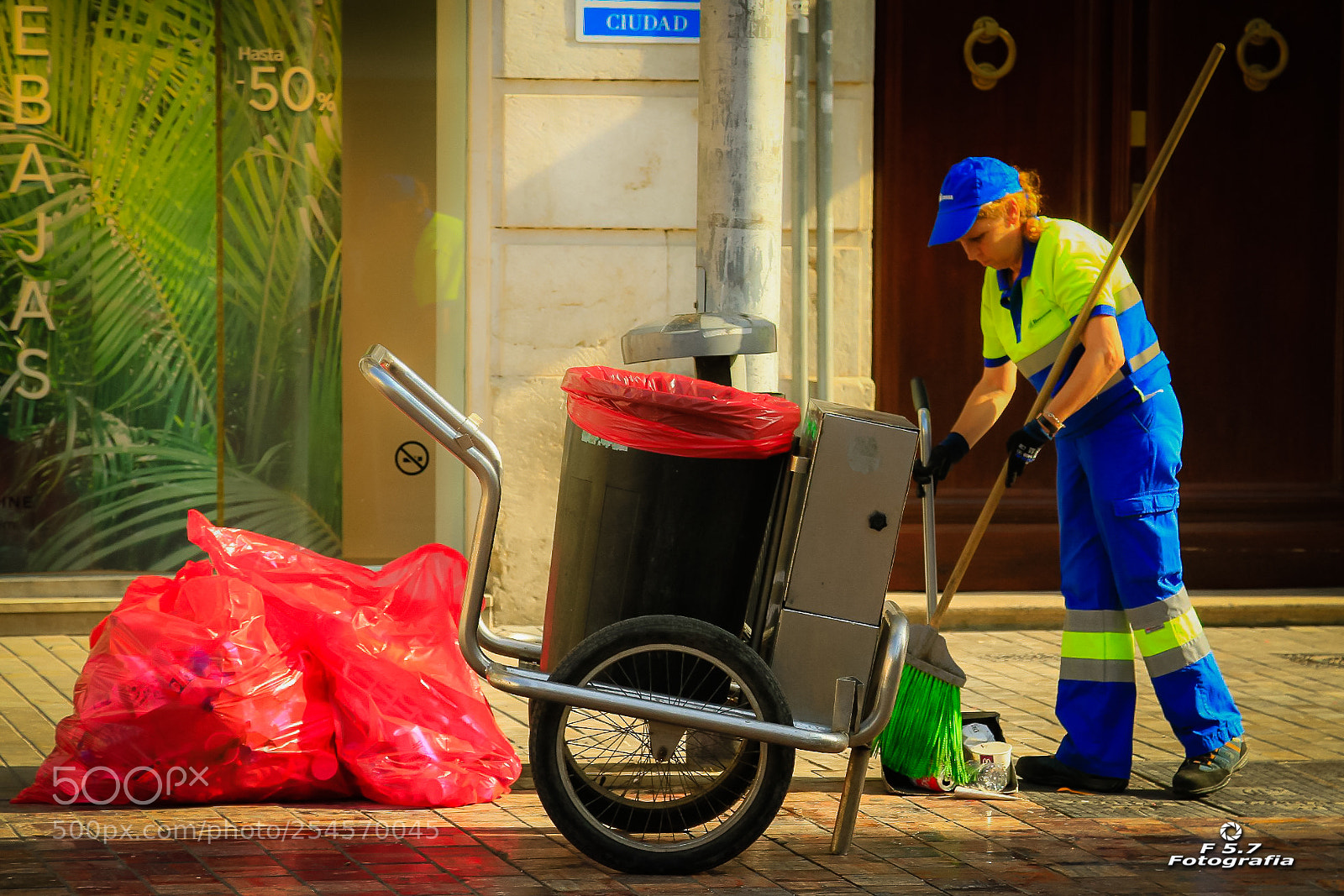 Canon EOS 7D sample photo. Limpieza urbana - m photography