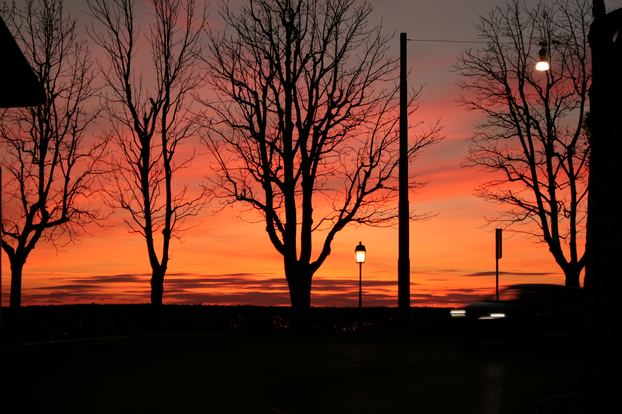 Canon EOS 400D (EOS Digital Rebel XTi / EOS Kiss Digital X) sample photo. Sunset in bergamo photography