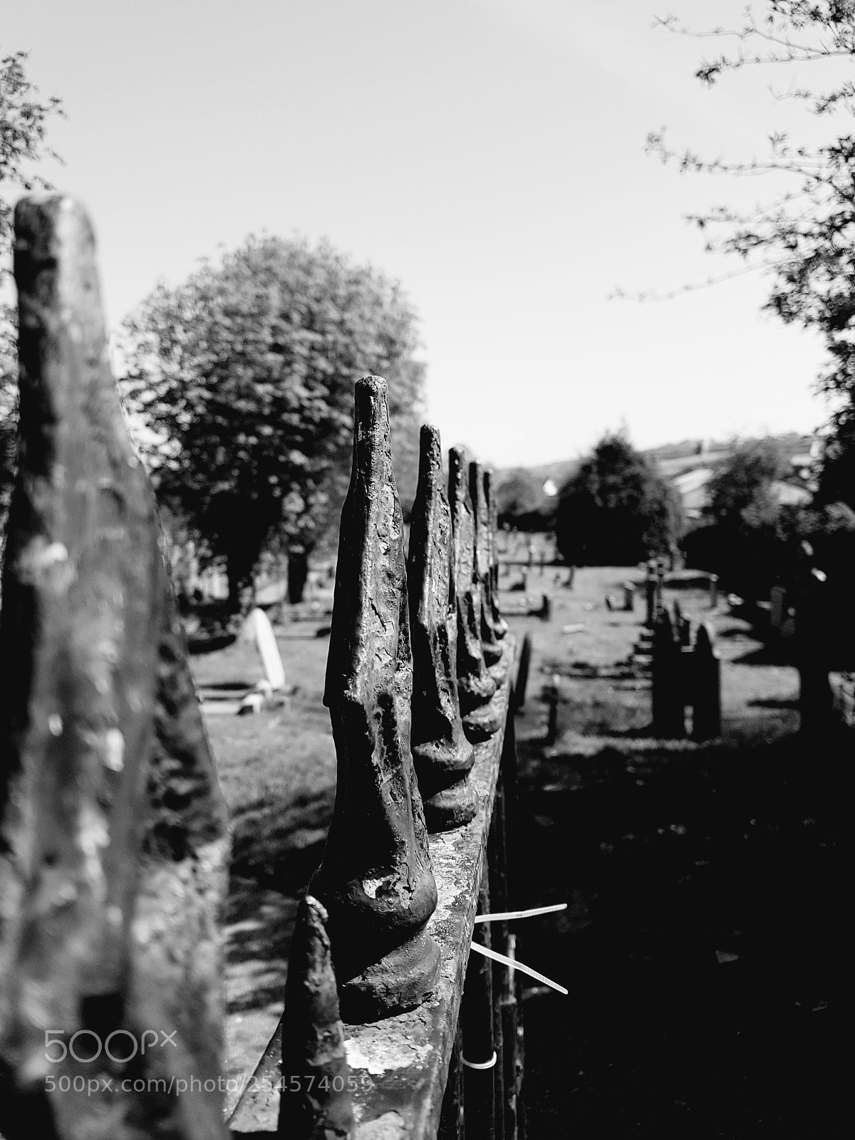 Samsung Galaxy S7 sample photo. Churchyard photography
