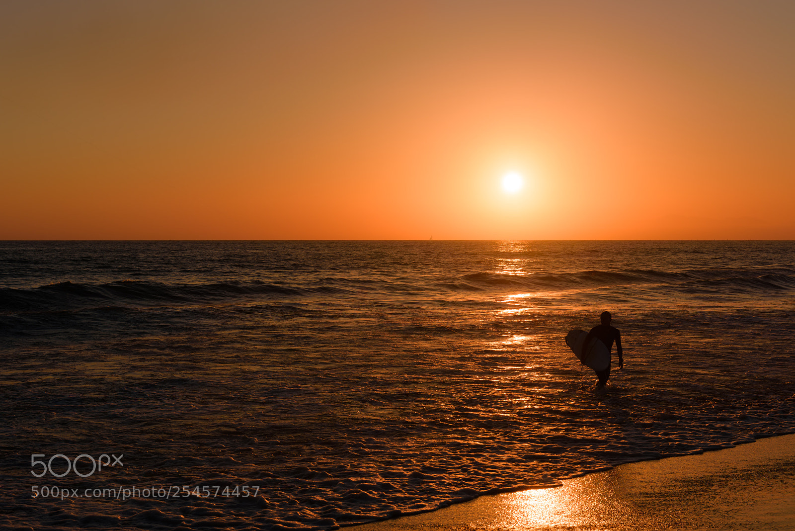 Nikon D810 sample photo. Surfer enjoying sunset on photography
