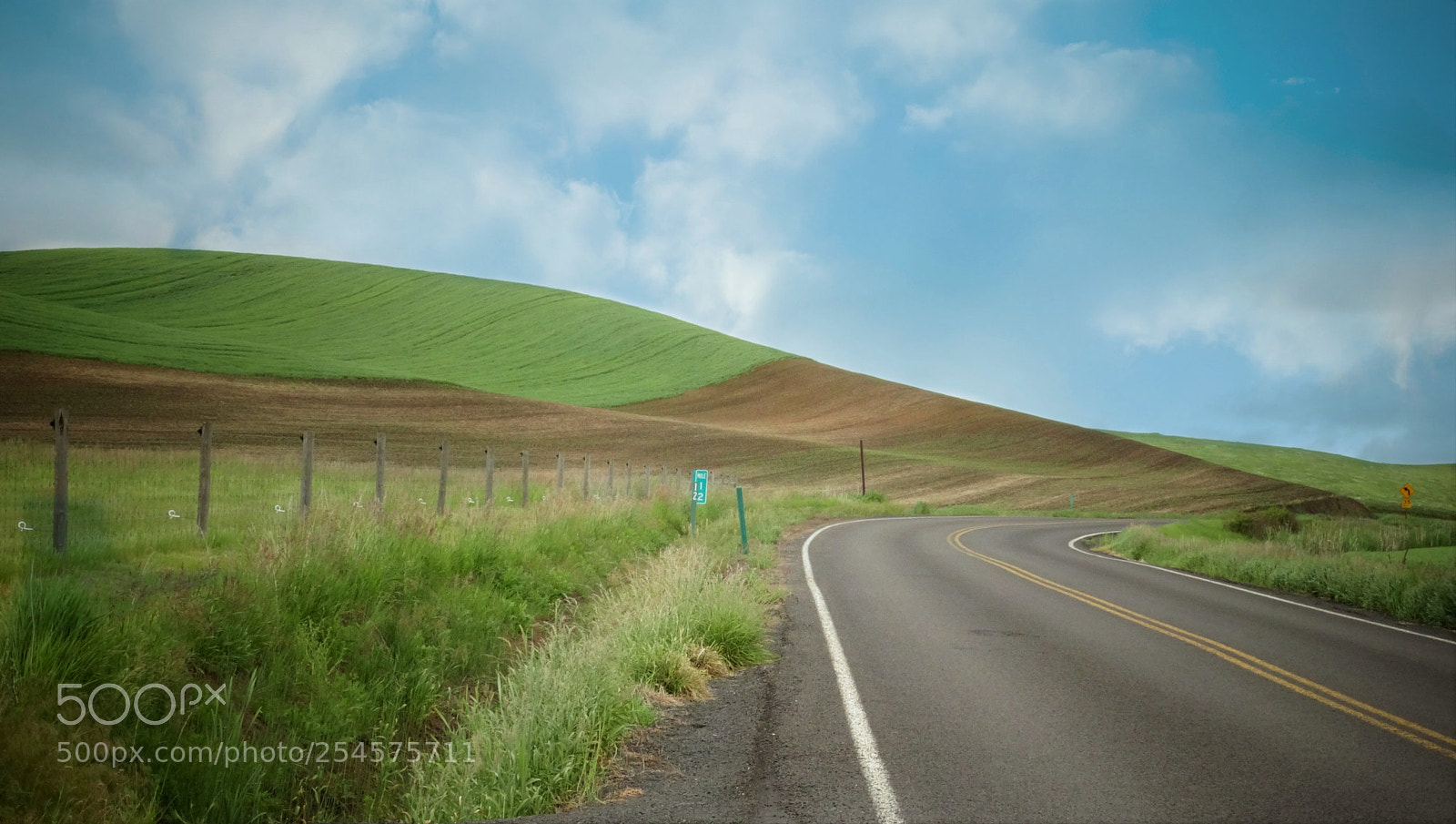 Sony Cyber-shot DSC-HX90V sample photo. On the road in photography