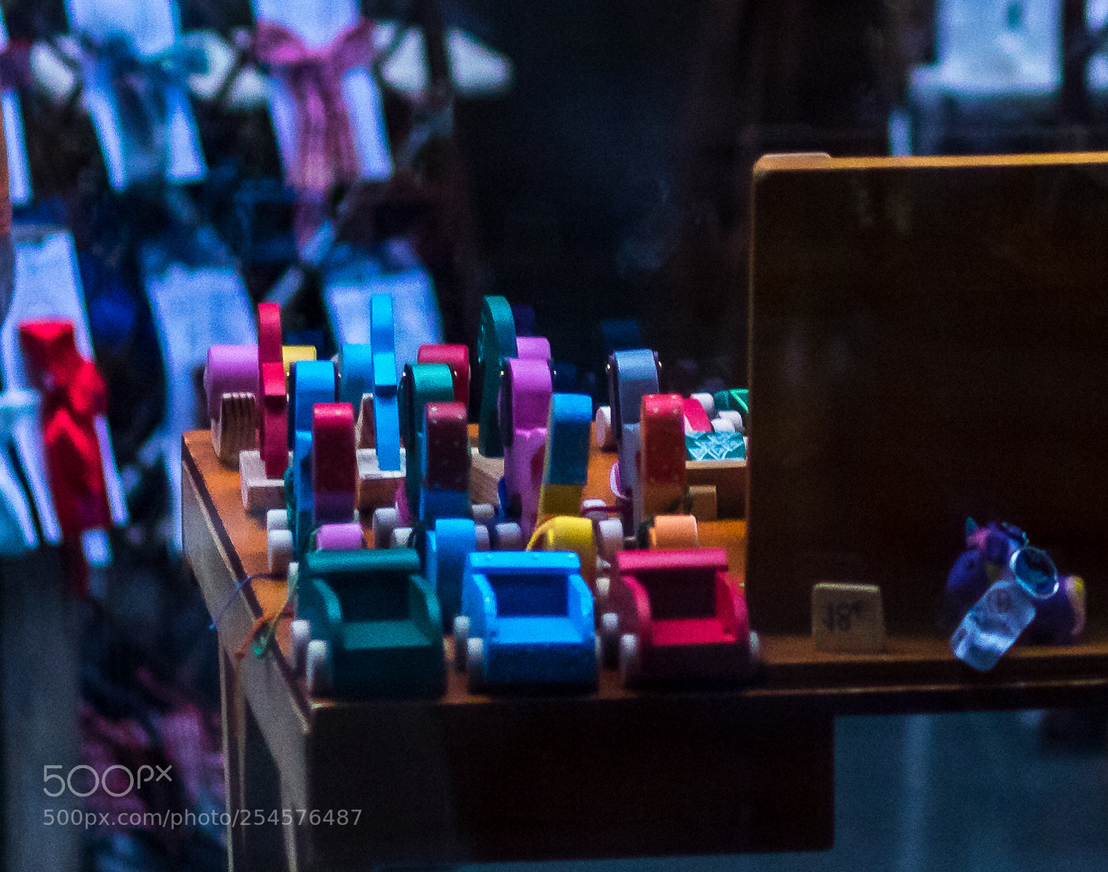 Canon EOS 750D (EOS Rebel T6i / EOS Kiss X8i) sample photo. Market reflection photography