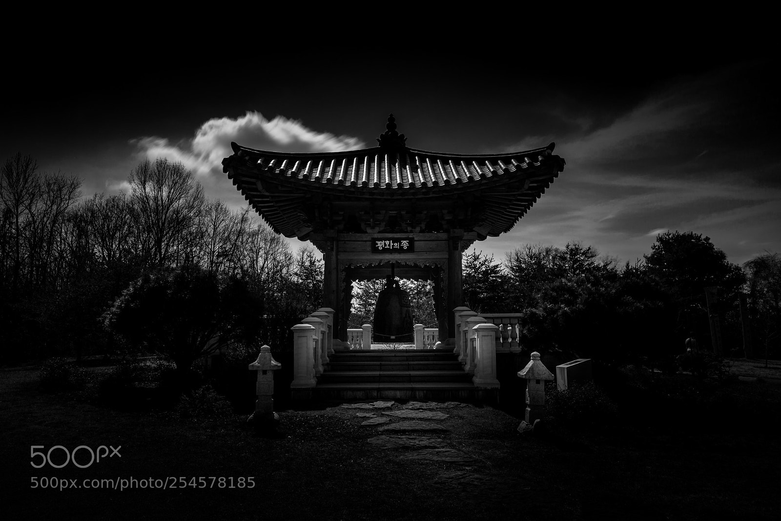 Canon EOS 5D Mark II sample photo. Korean bell garden photography