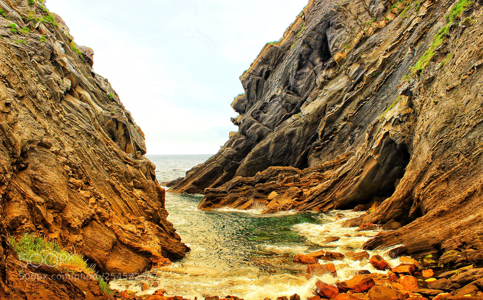 Canon EOS 600D (Rebel EOS T3i / EOS Kiss X5) sample photo. The cave by vicente photography