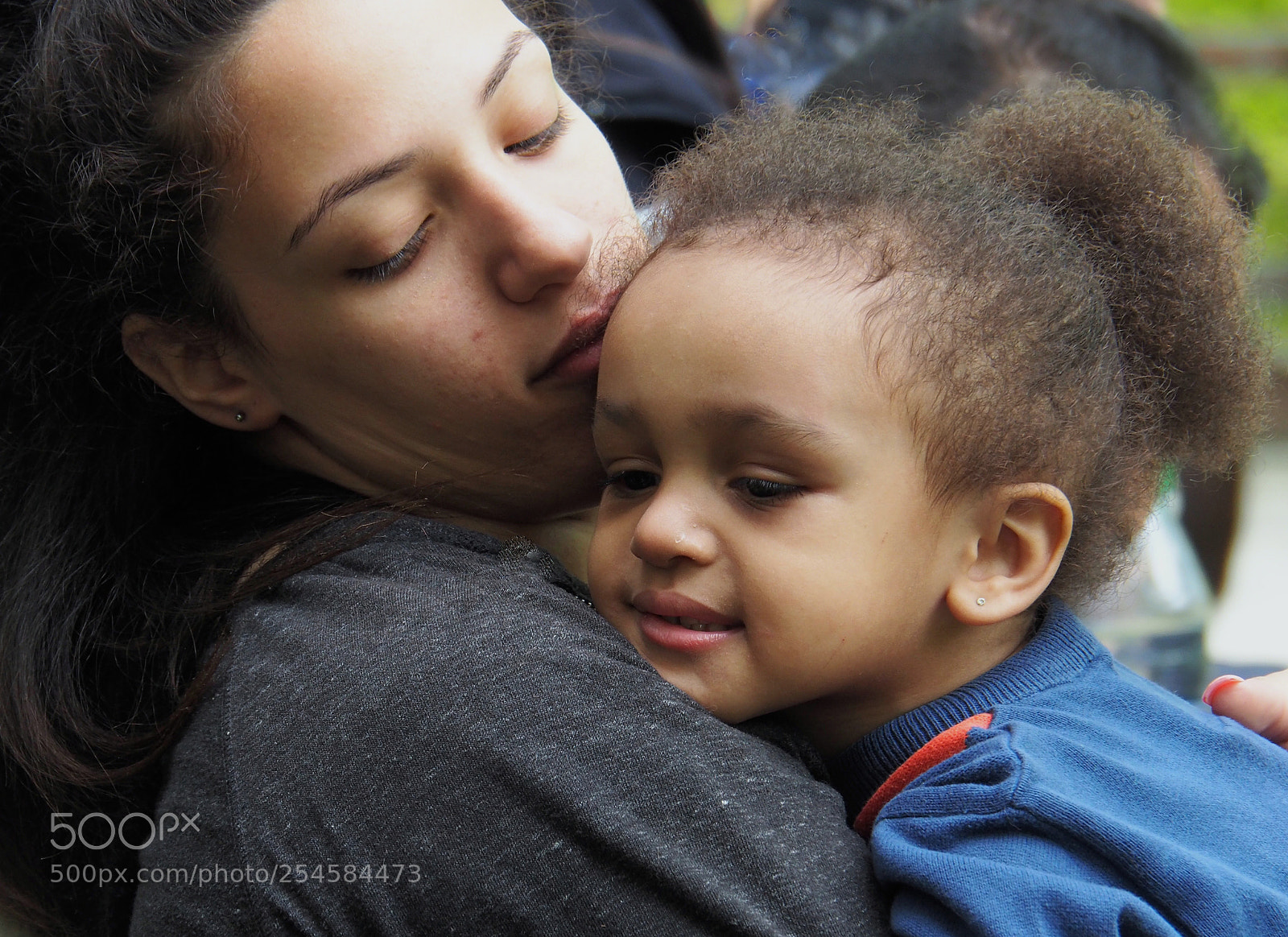 Olympus OM-D E-M5 II sample photo. Mother and daughter photography