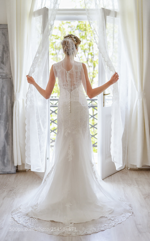 Sony a7 II sample photo. Bride in wedding dress photography