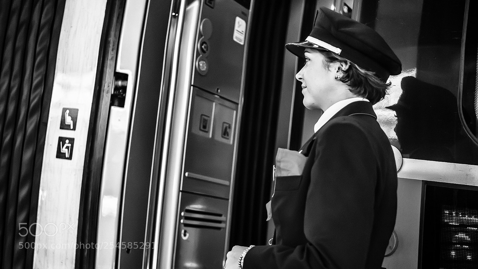 Olympus OM-D E-M10 II sample photo. Railway station #680 photography