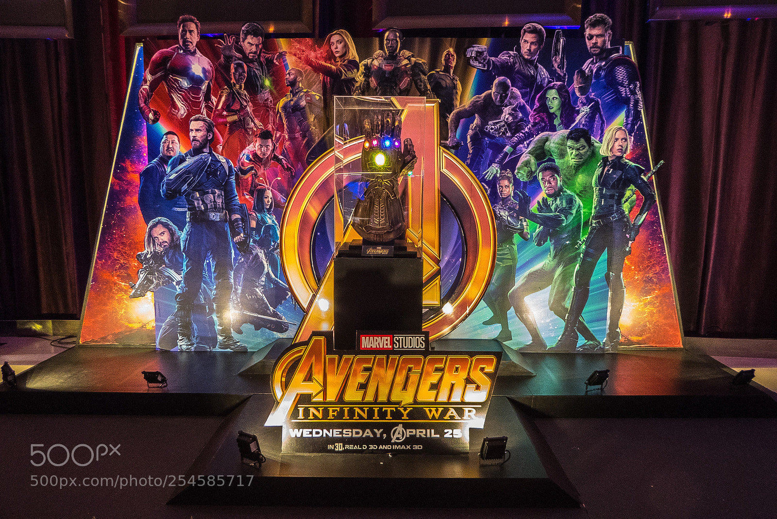 Panasonic Lumix DMC-ZS50 (Lumix DMC-TZ70) sample photo. Avengers: infinity war standee photography