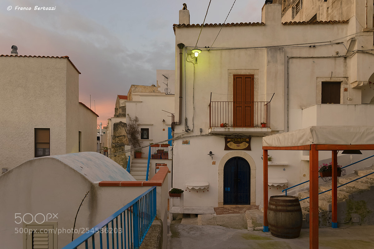 Nikon D610 sample photo. Peschici evening street photography