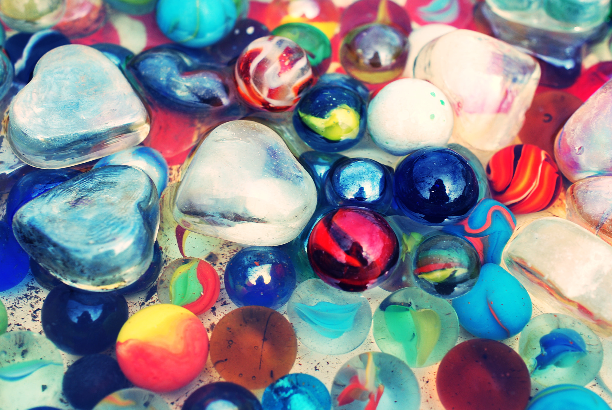 Nikon AF-S DX Micro Nikkor 40mm F2.8 sample photo. Water with beads photography