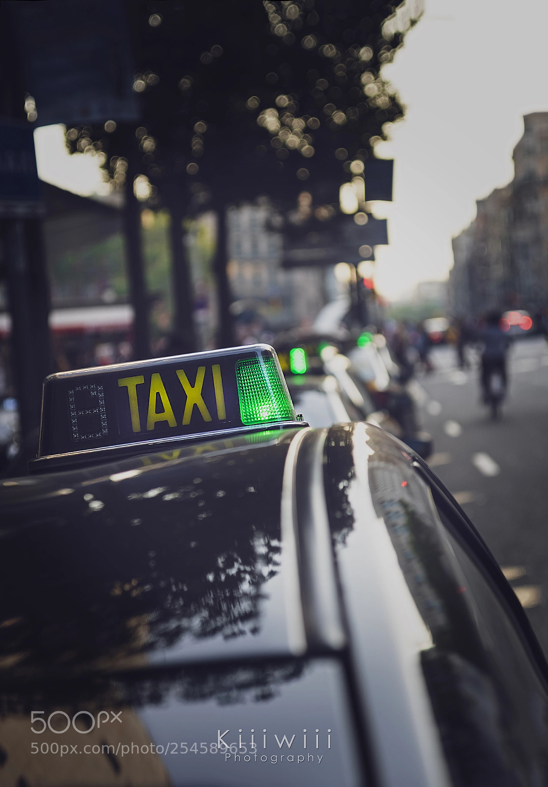Canon EOS 7D Mark II sample photo. 16/52 libre - taxis photography