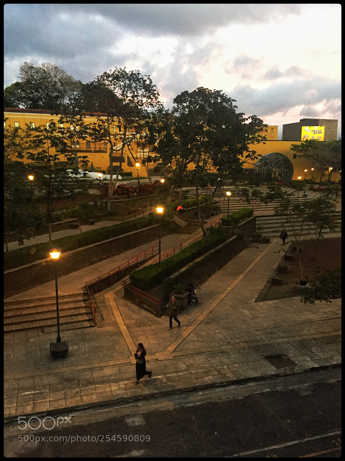 Apple iPhone 6 sample photo. Plaza de la democracia photography