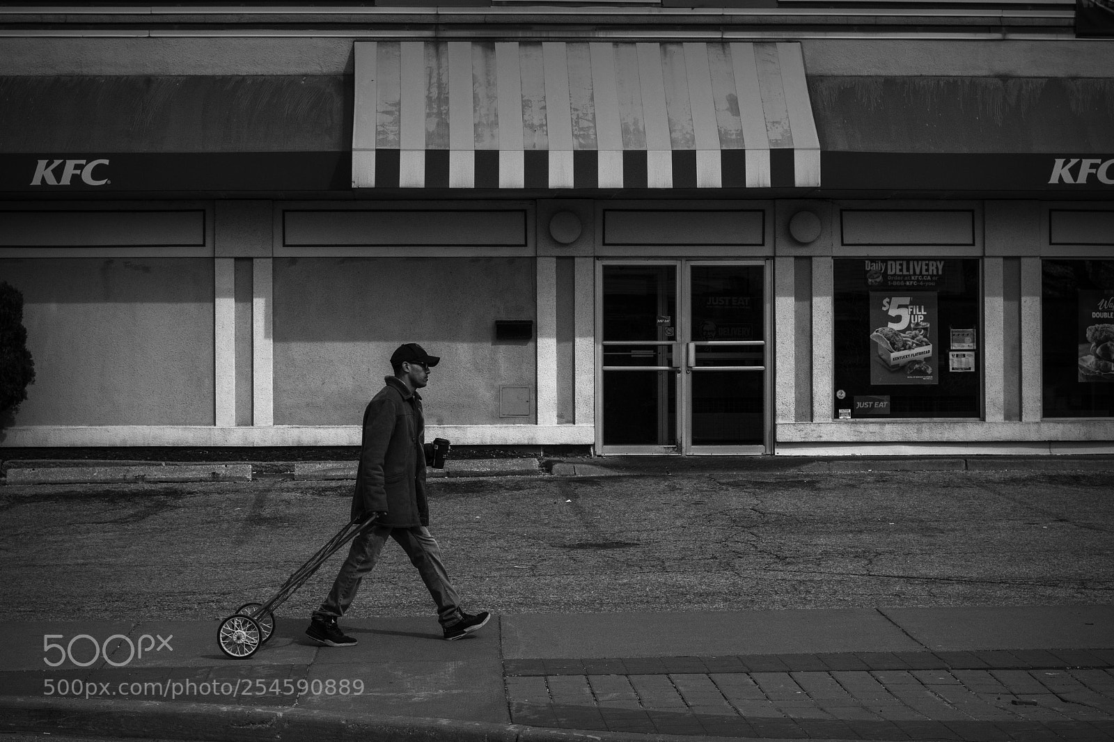 Nikon D500 sample photo. Strolling by the kfc photography