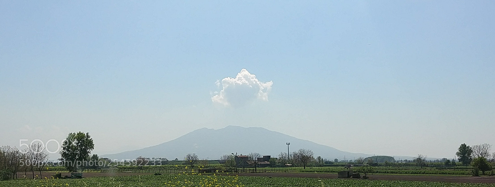 LG G6 sample photo. Cloud on vesuvio photography