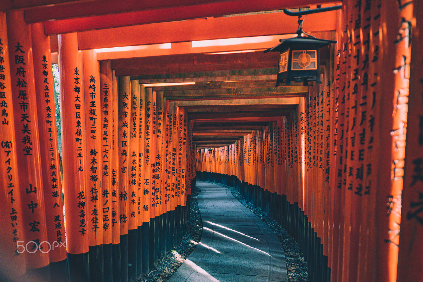 Fujifilm X-A10 sample photo. Fushimi-inari-shrine gate photography
