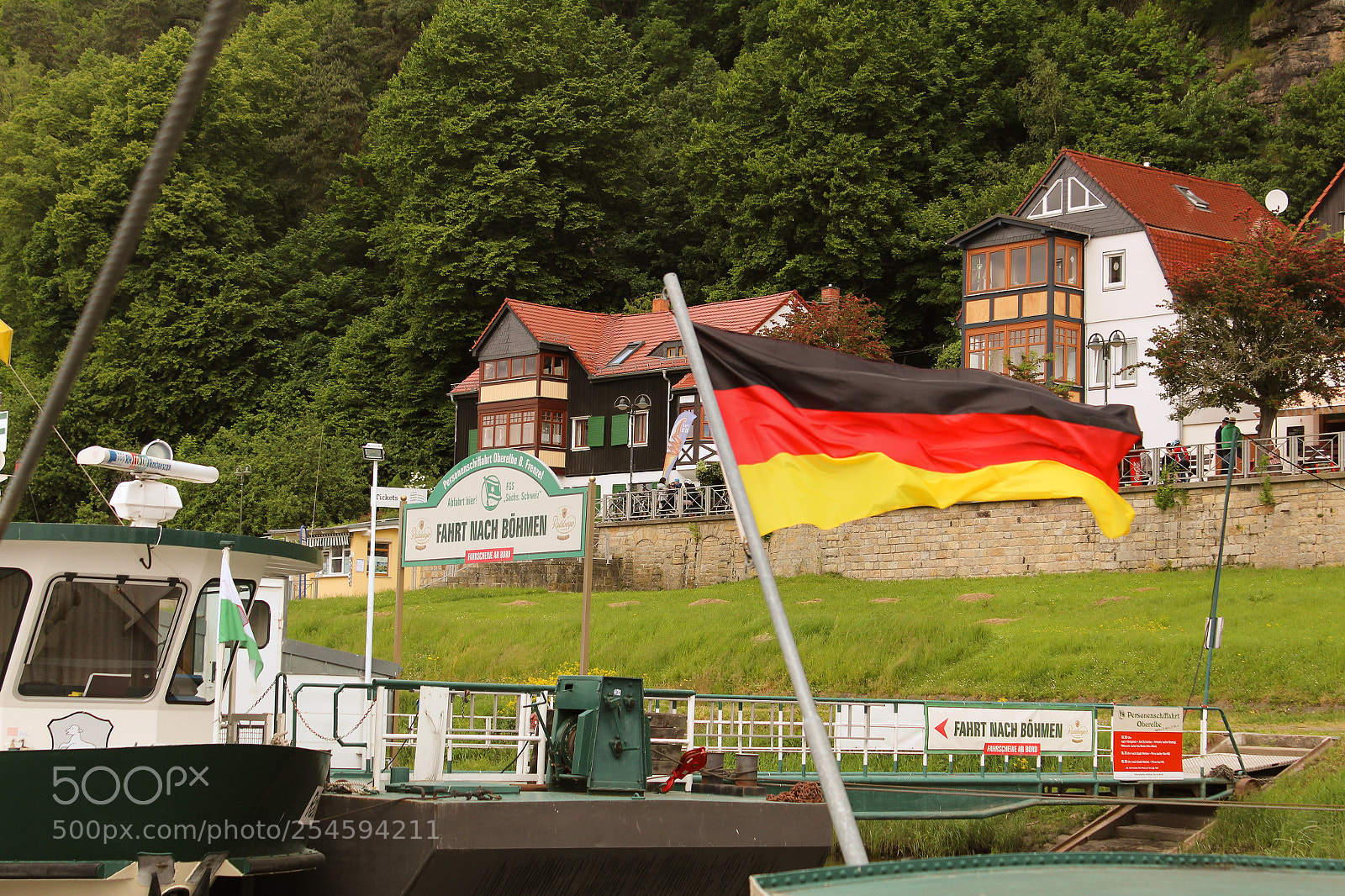 Canon EOS 1200D (EOS Rebel T5 / EOS Kiss X70 / EOS Hi) sample photo. German flag on a photography