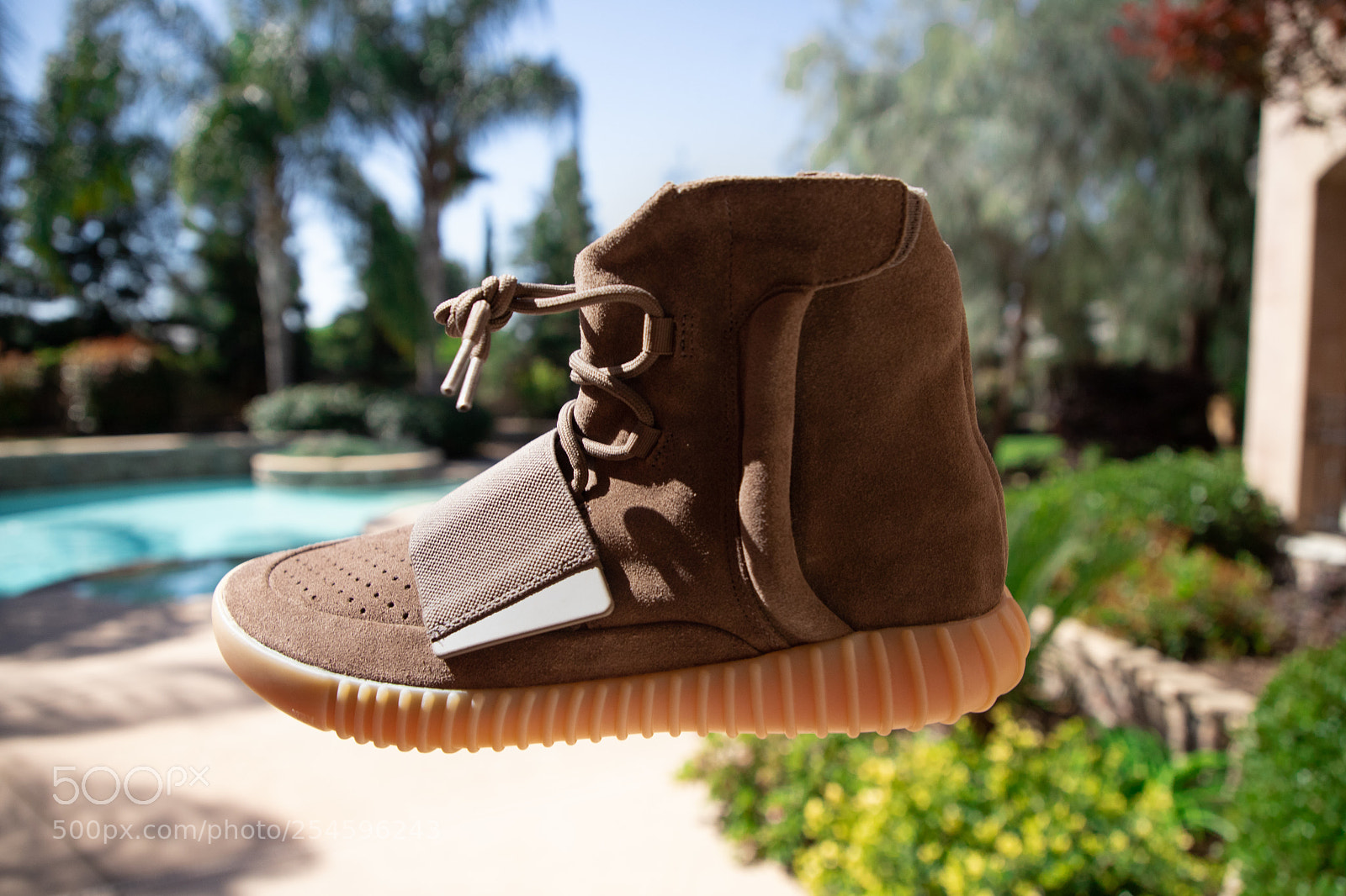 Canon EOS 6D Mark II sample photo. Yeezy 750 - discontinued photography