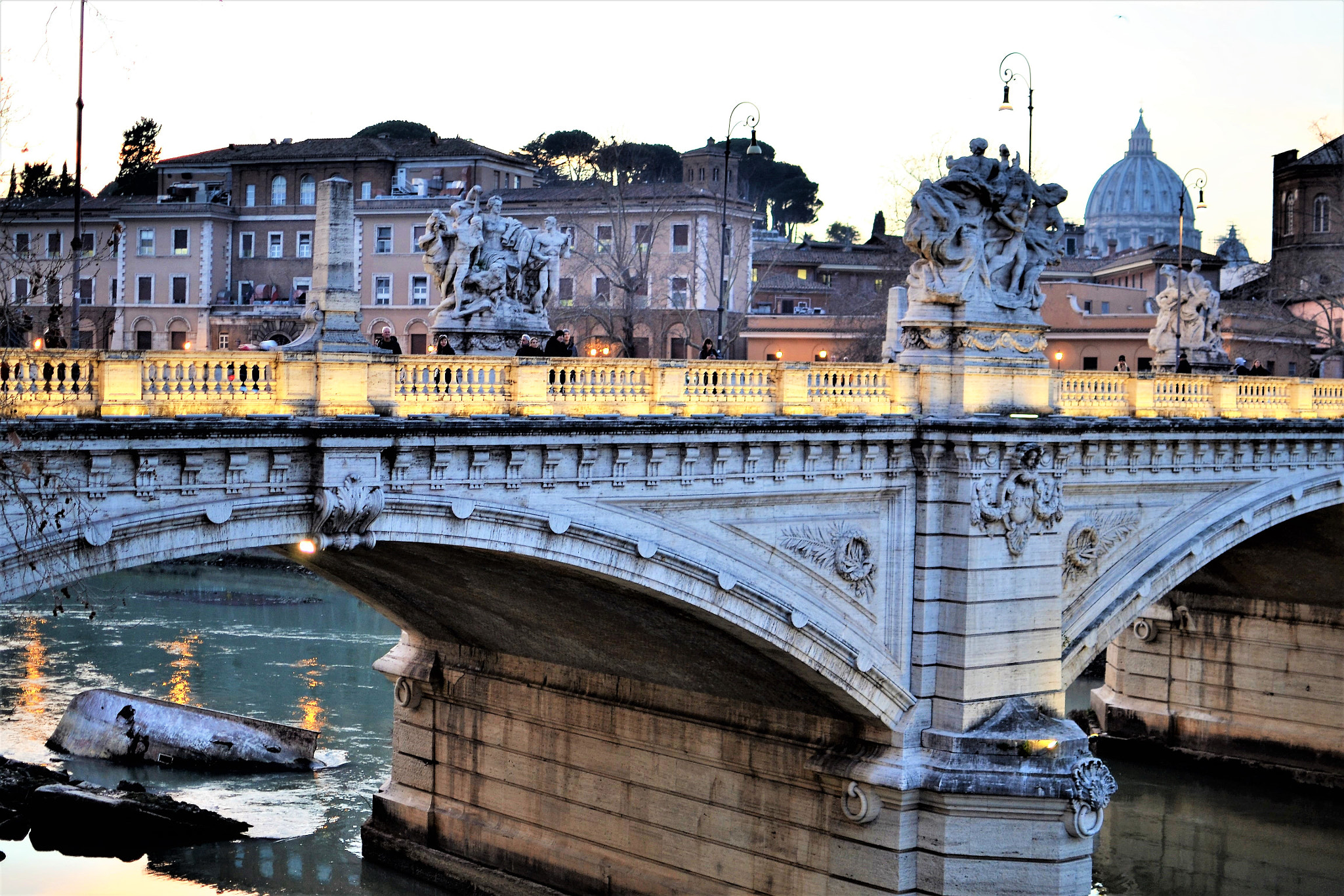 Nikon D3100 + Nikon AF-S DX Nikkor 35mm F1.8G sample photo. Rome photography
