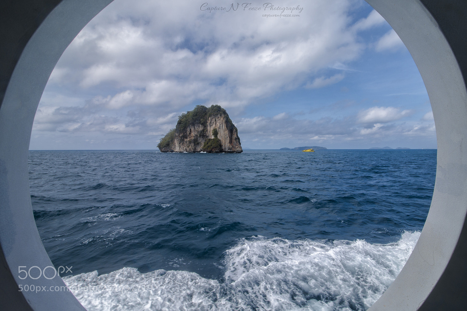 Canon EOS 70D sample photo. Island in the circle. photography