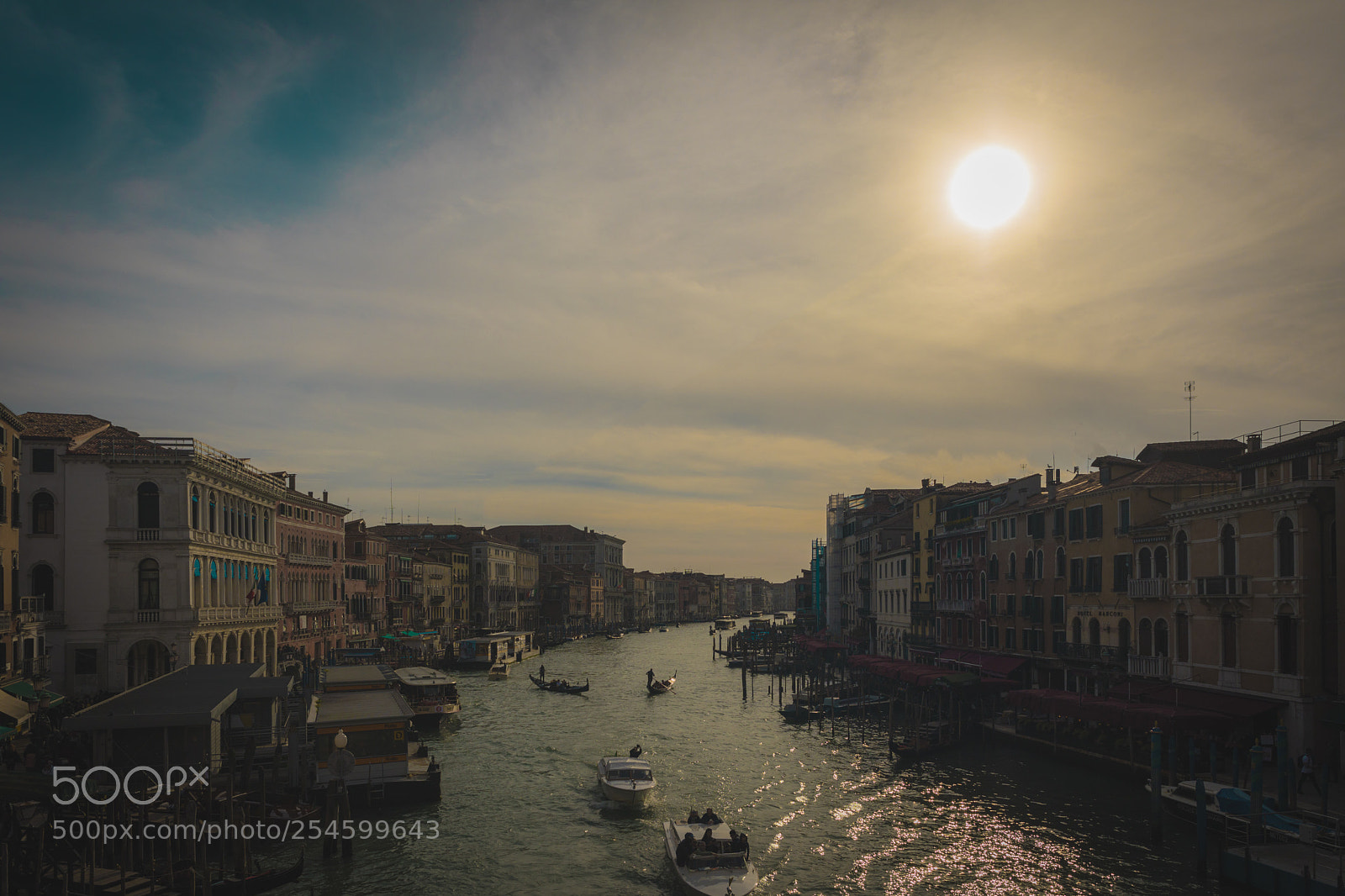 Canon EOS 5D Mark IV sample photo. •love venice• photography