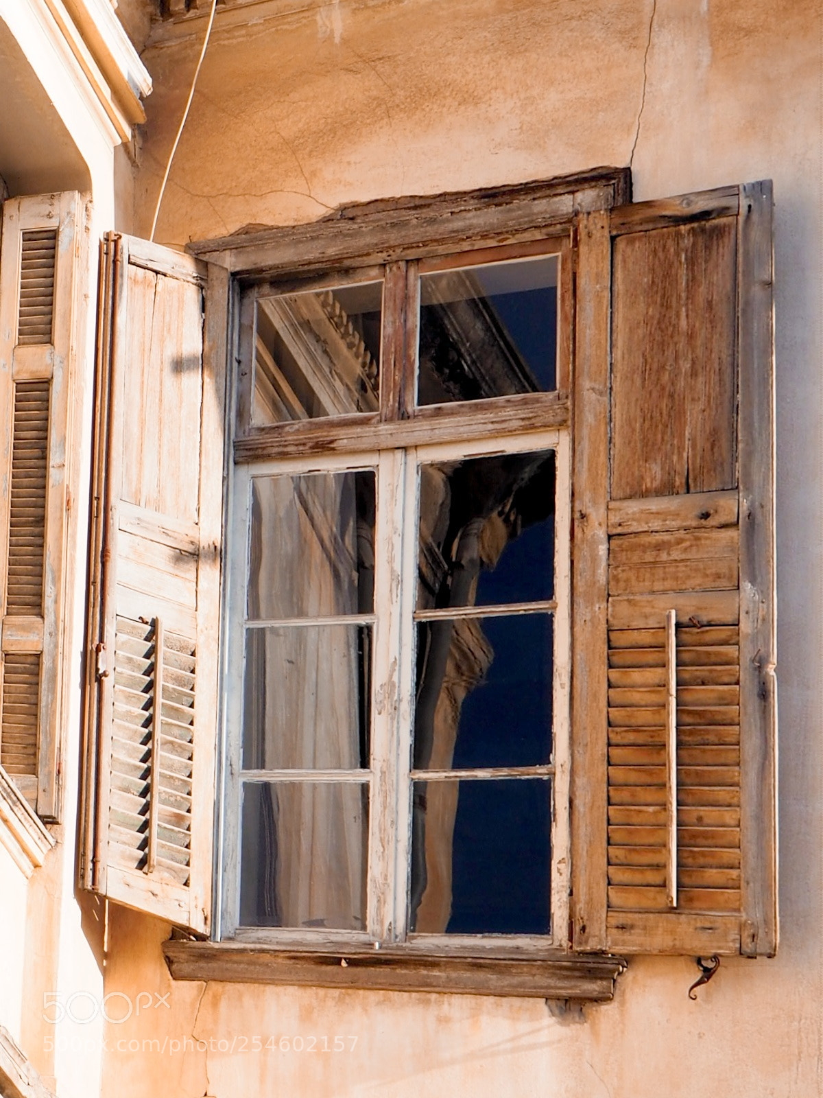 Olympus OM-D E-M10 II sample photo. Old window photography