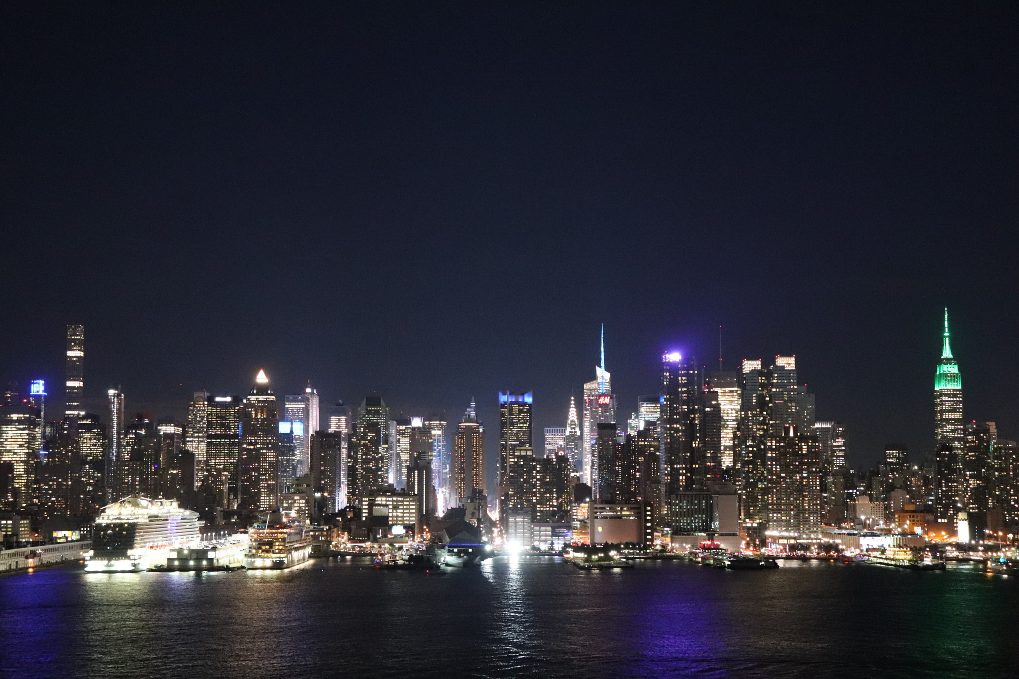 Canon EOS 77D (EOS 9000D / EOS 770D) sample photo. Turn on the bright lights photography