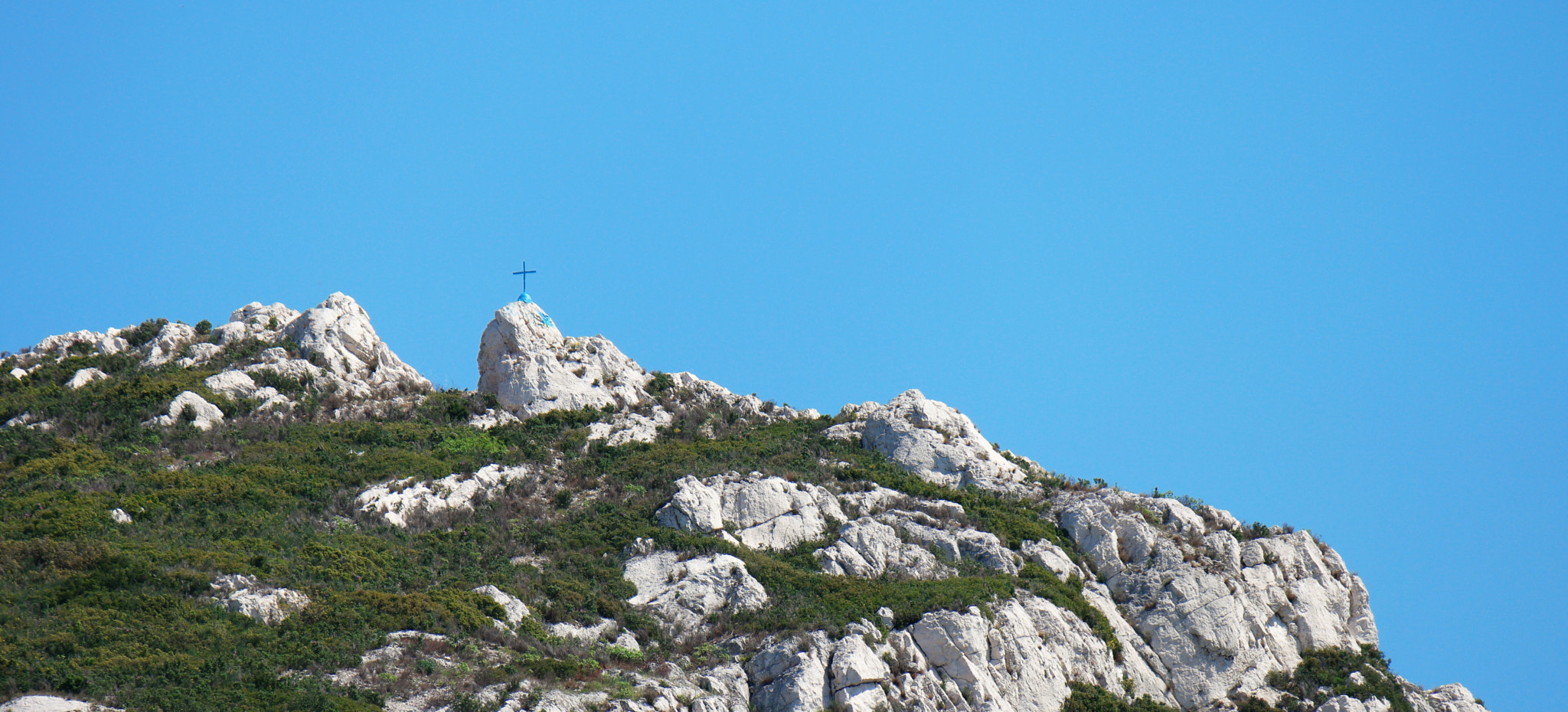 Samsung NX500 sample photo. Blue cross under blue sky photography