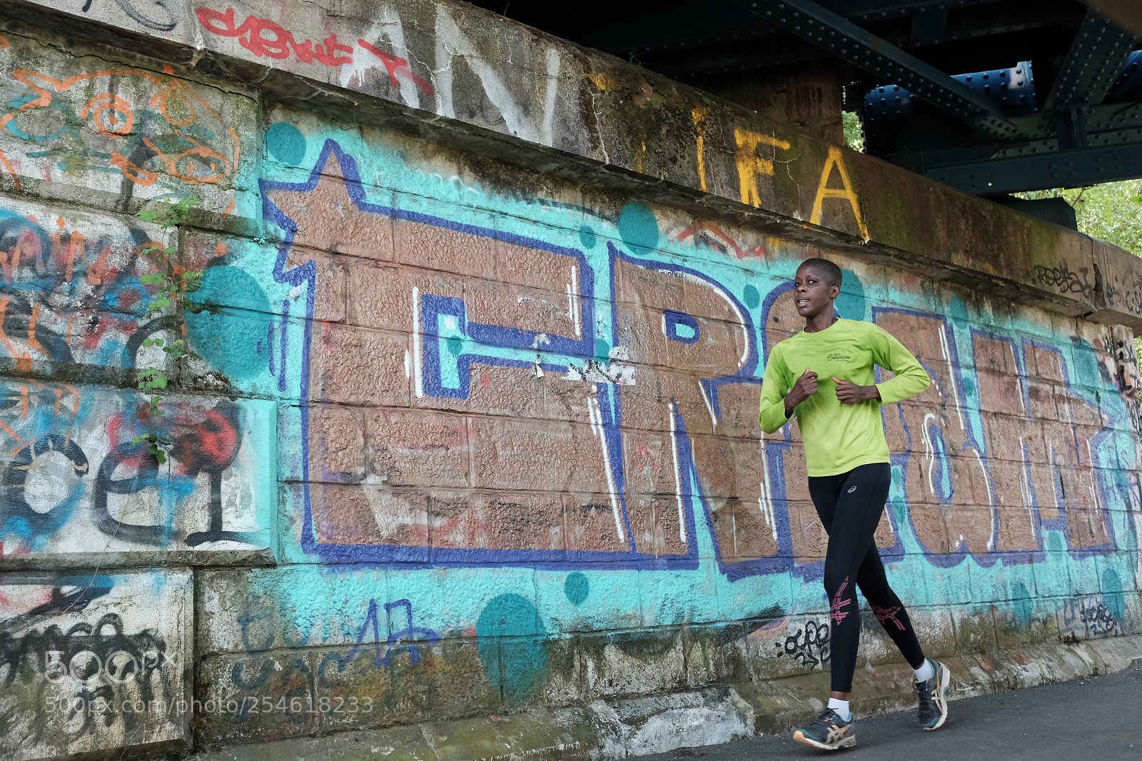 Fujifilm X-T1 sample photo. Run and colors photography