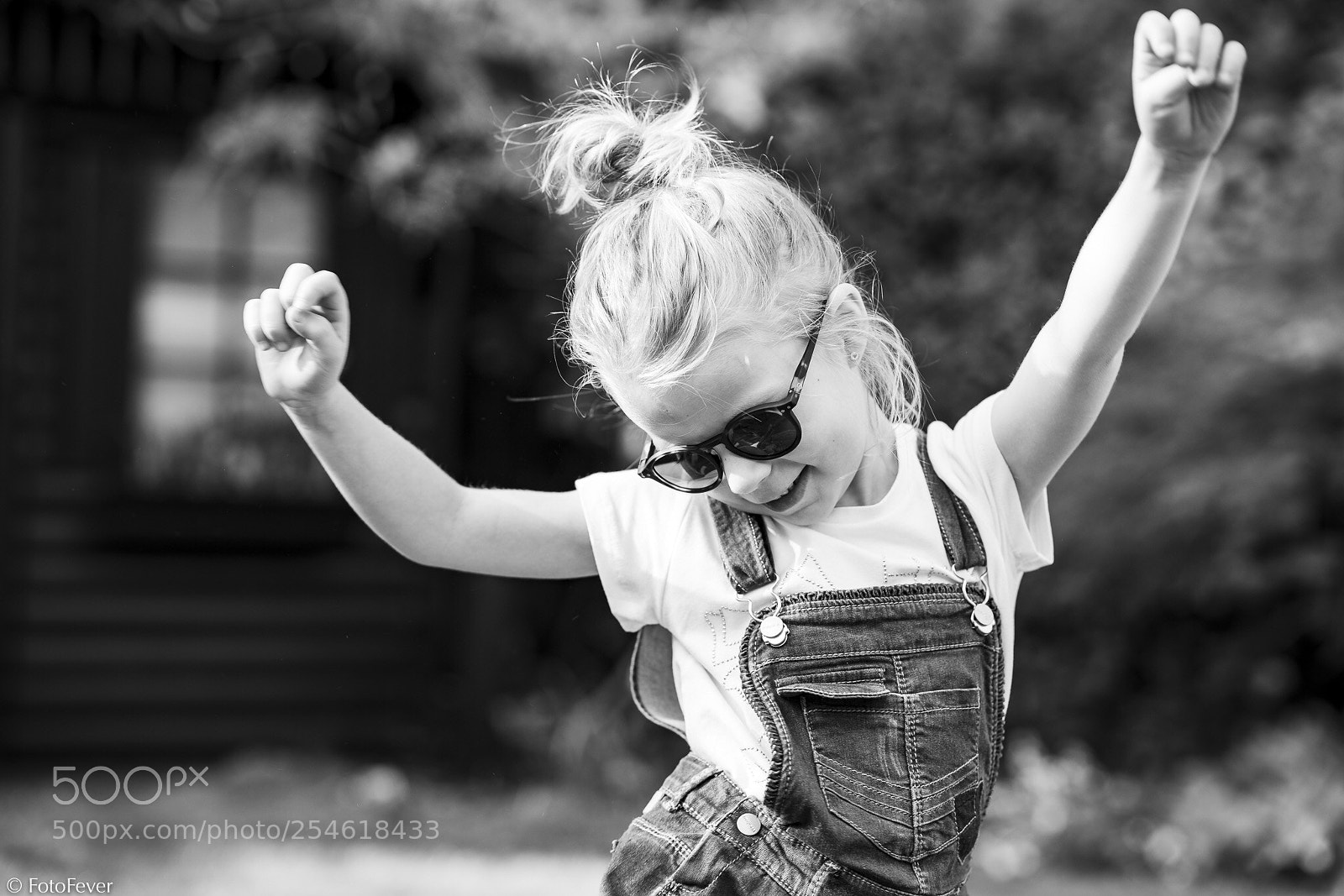 Sony a7R III sample photo. Sun, spring & dancing photography