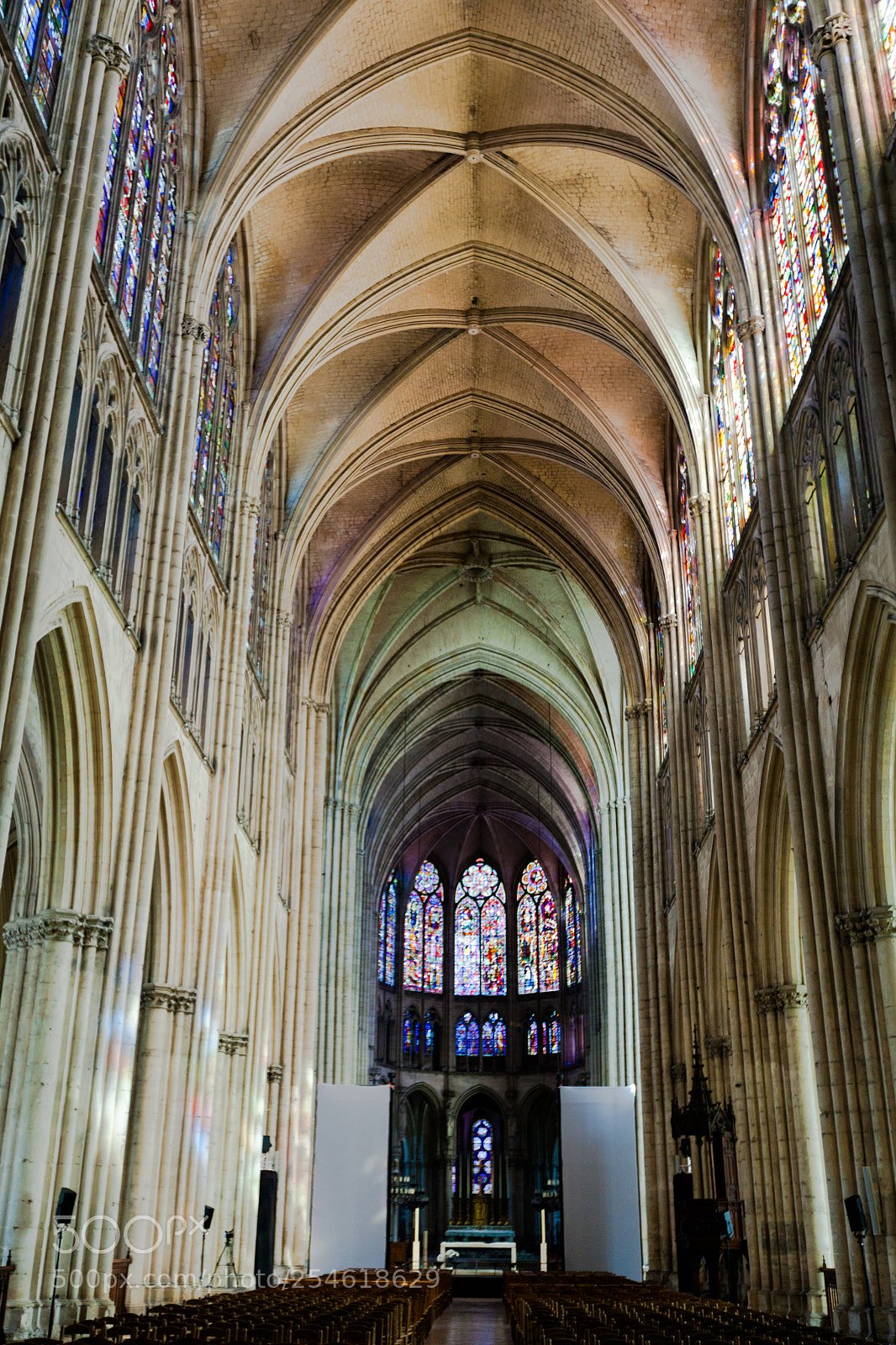 Canon EOS 5D Mark II sample photo. Troyes cathedral photography