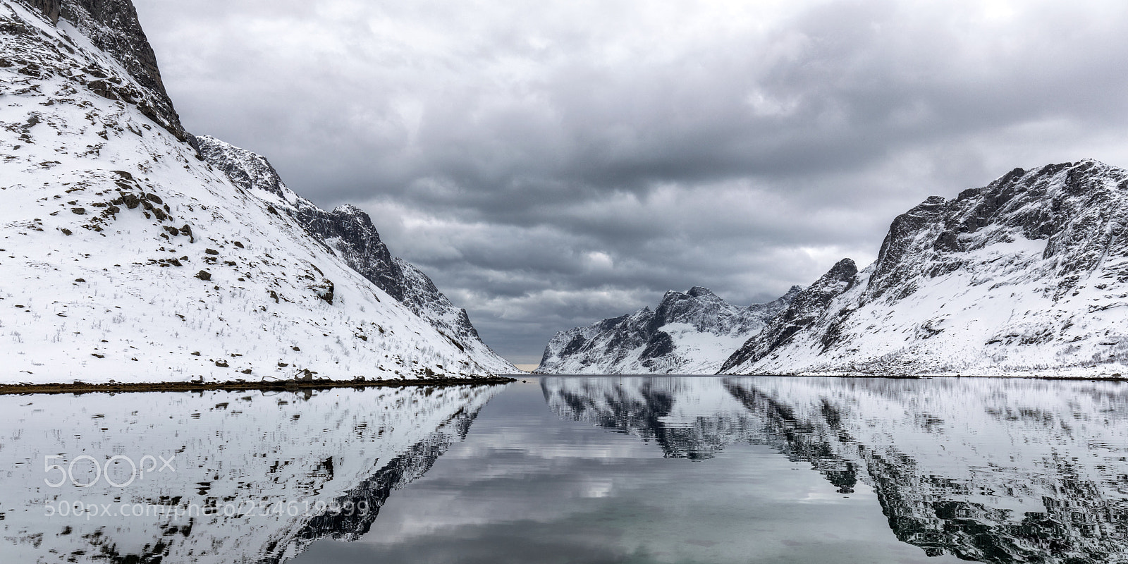 Canon EOS 5D Mark IV sample photo. Reflections of lofoten photography