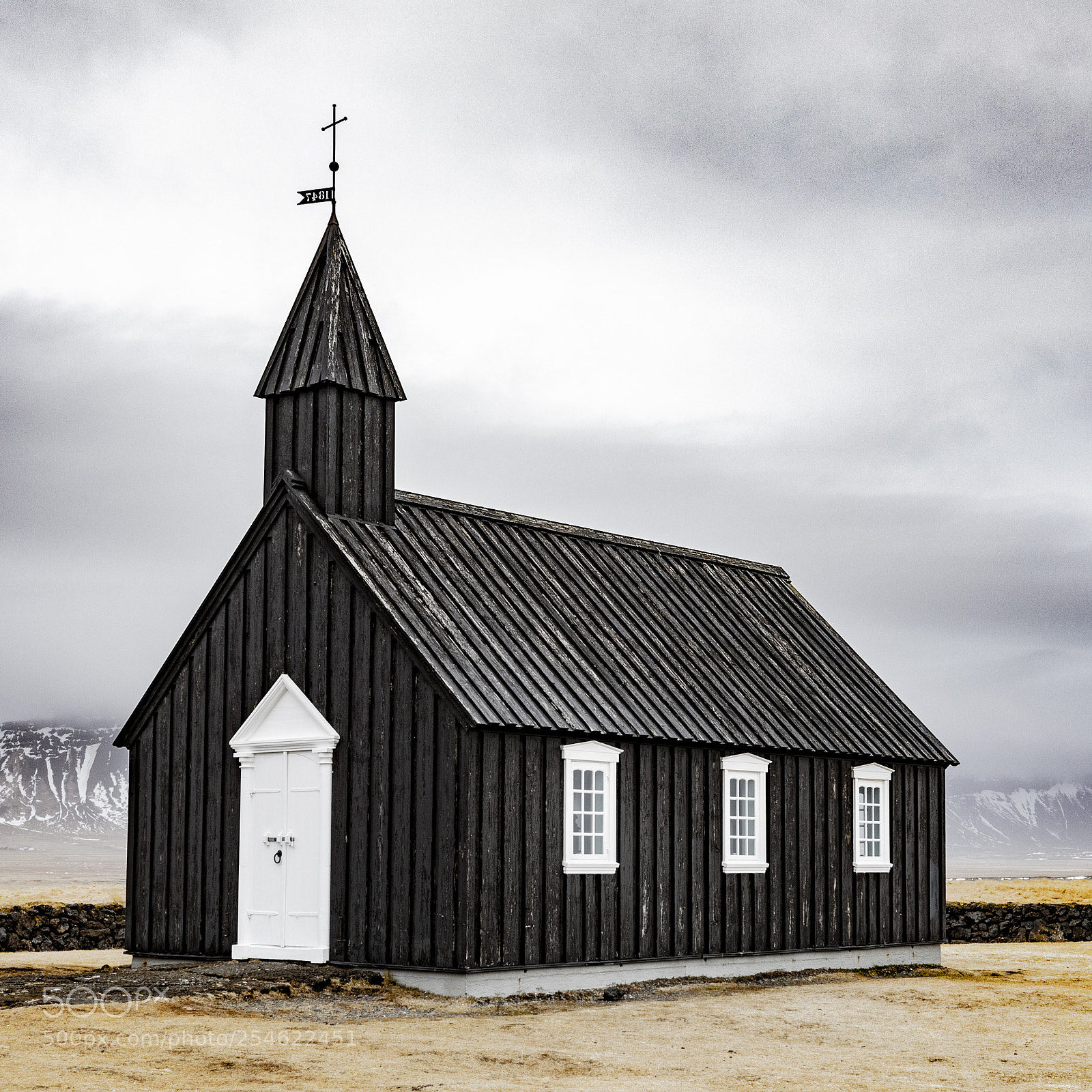 Canon EOS 5D Mark IV sample photo. Black church photography