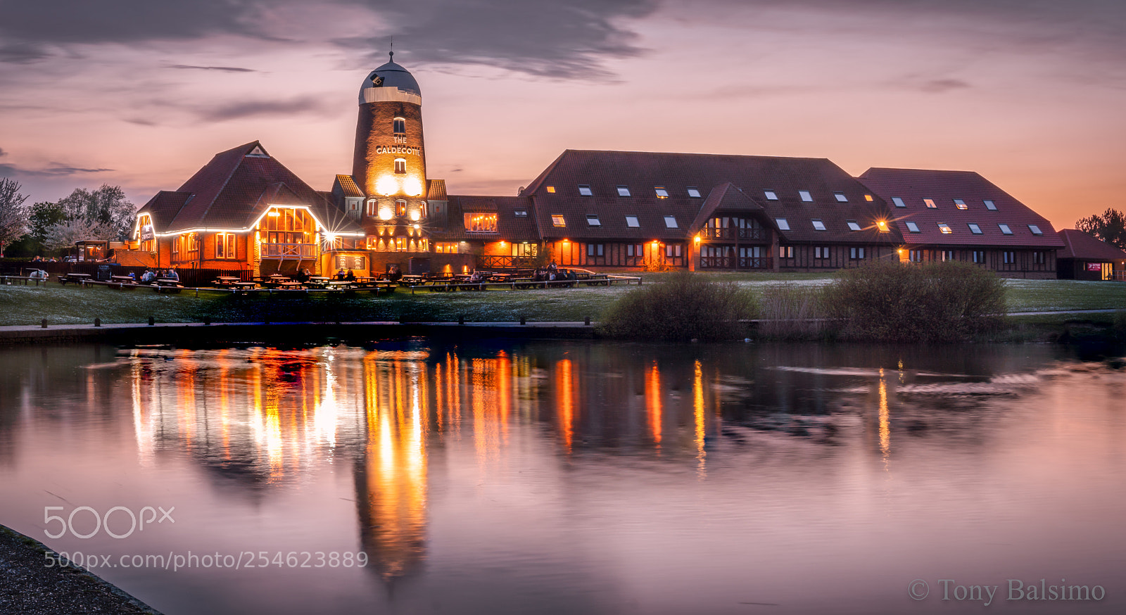 Sony a6300 sample photo. Lakeside restaraunt photography
