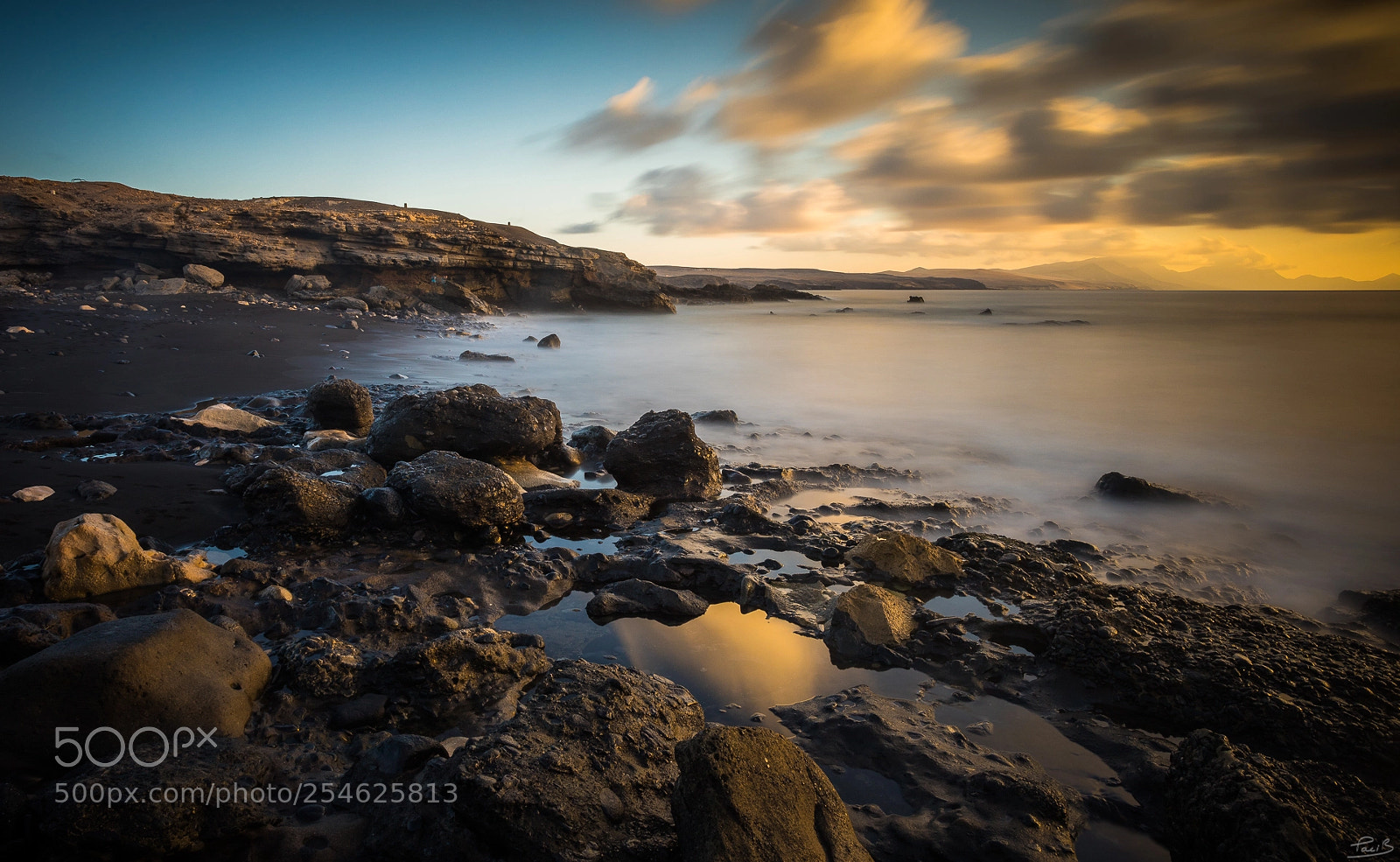 Canon EOS 5D Mark IV sample photo. Black sand beach photography