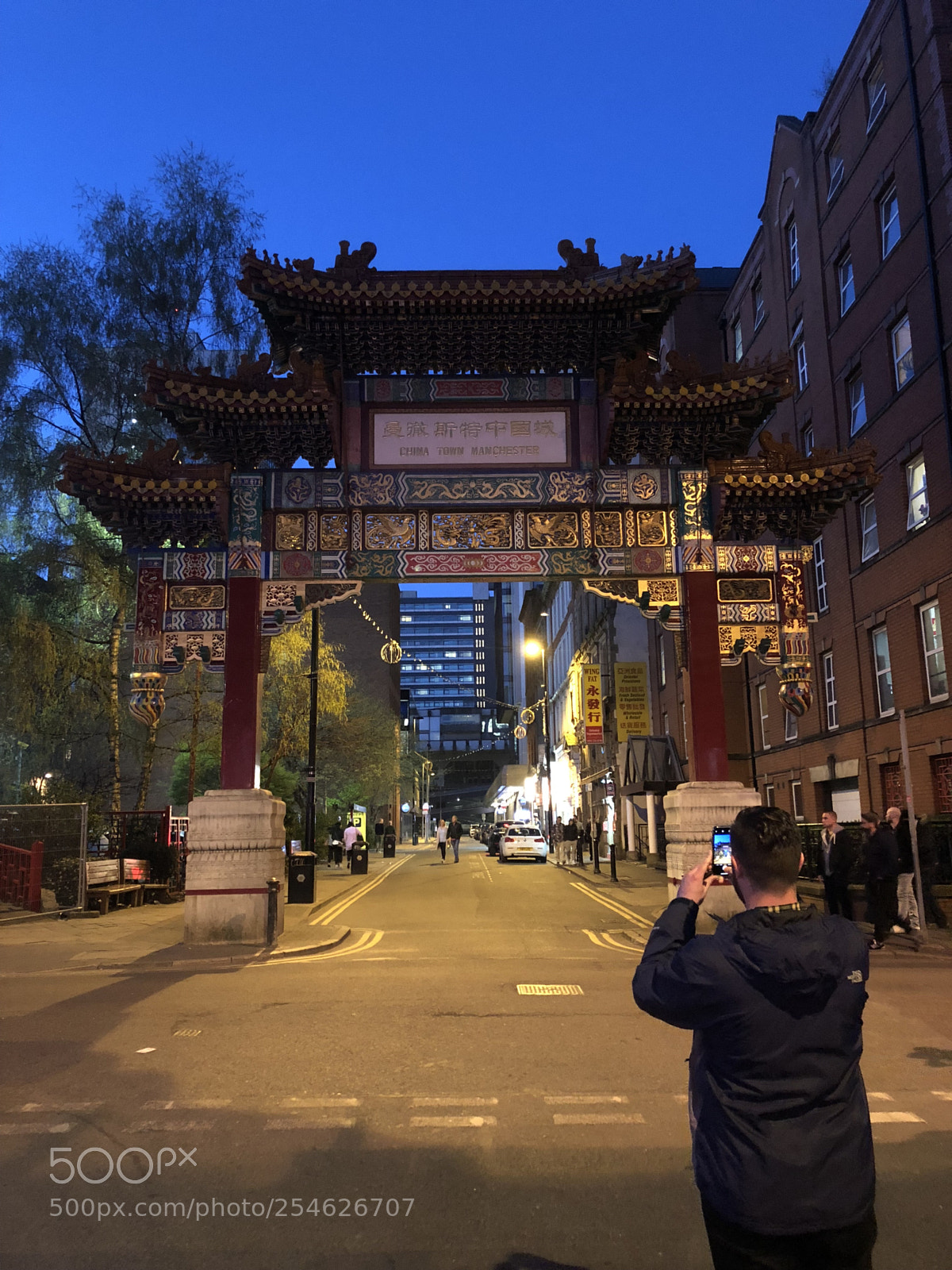 Apple iPhone 8 Plus sample photo. Chinatown red moon photography
