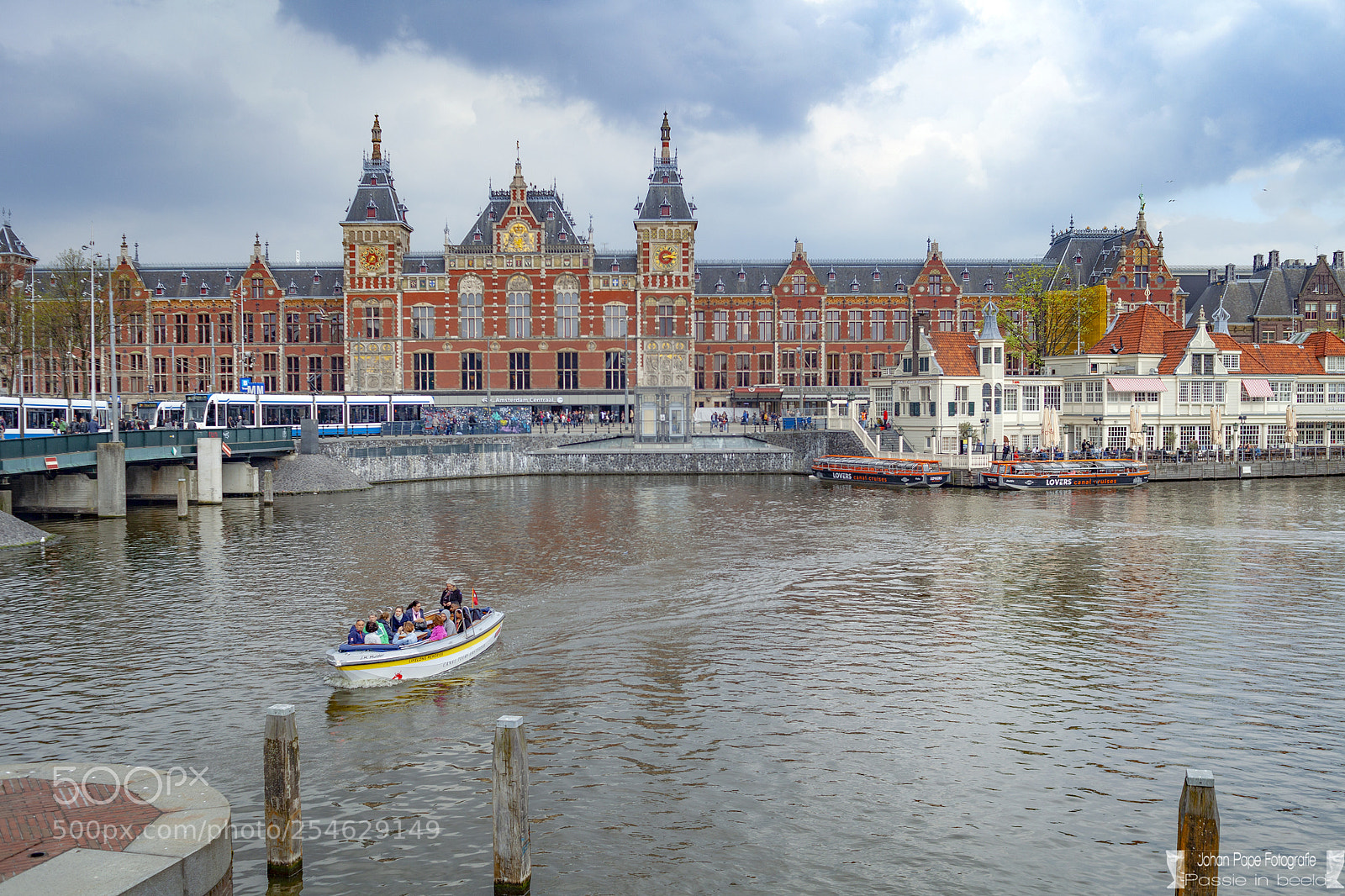 Canon EOS 5D Mark II sample photo. Amsterdam central station photography