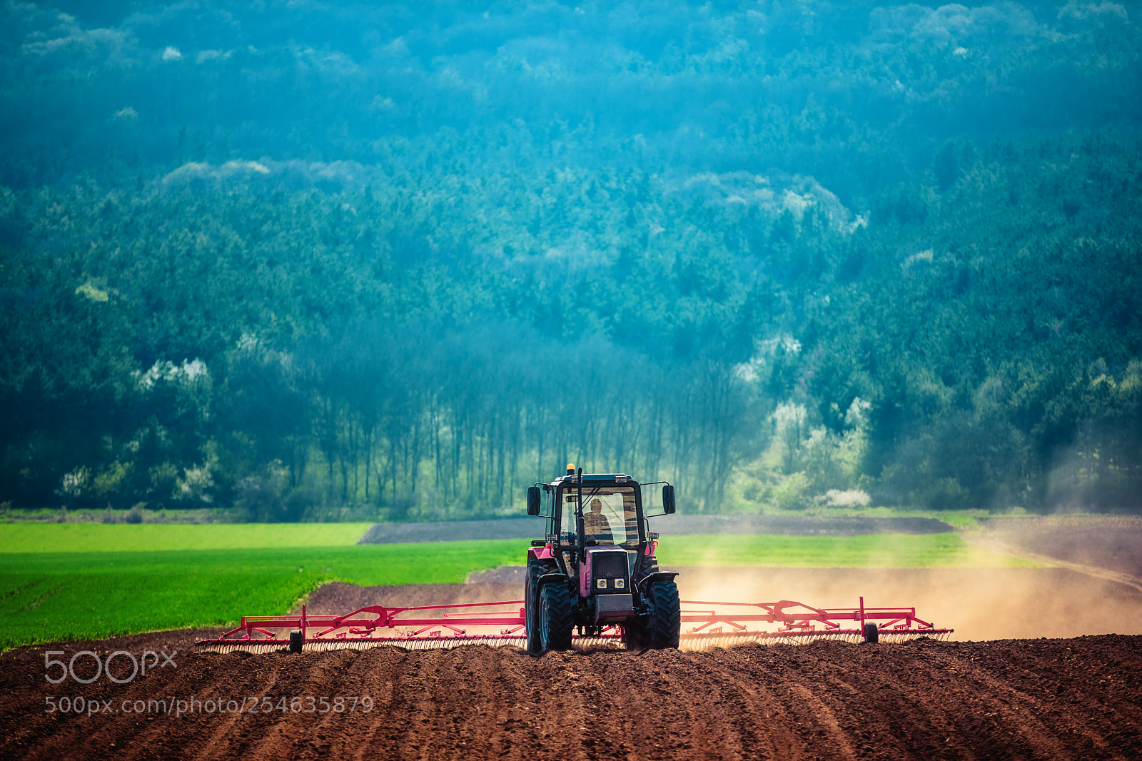 Canon EOS 5D Mark IV sample photo. Farmer in tractor preparing photography